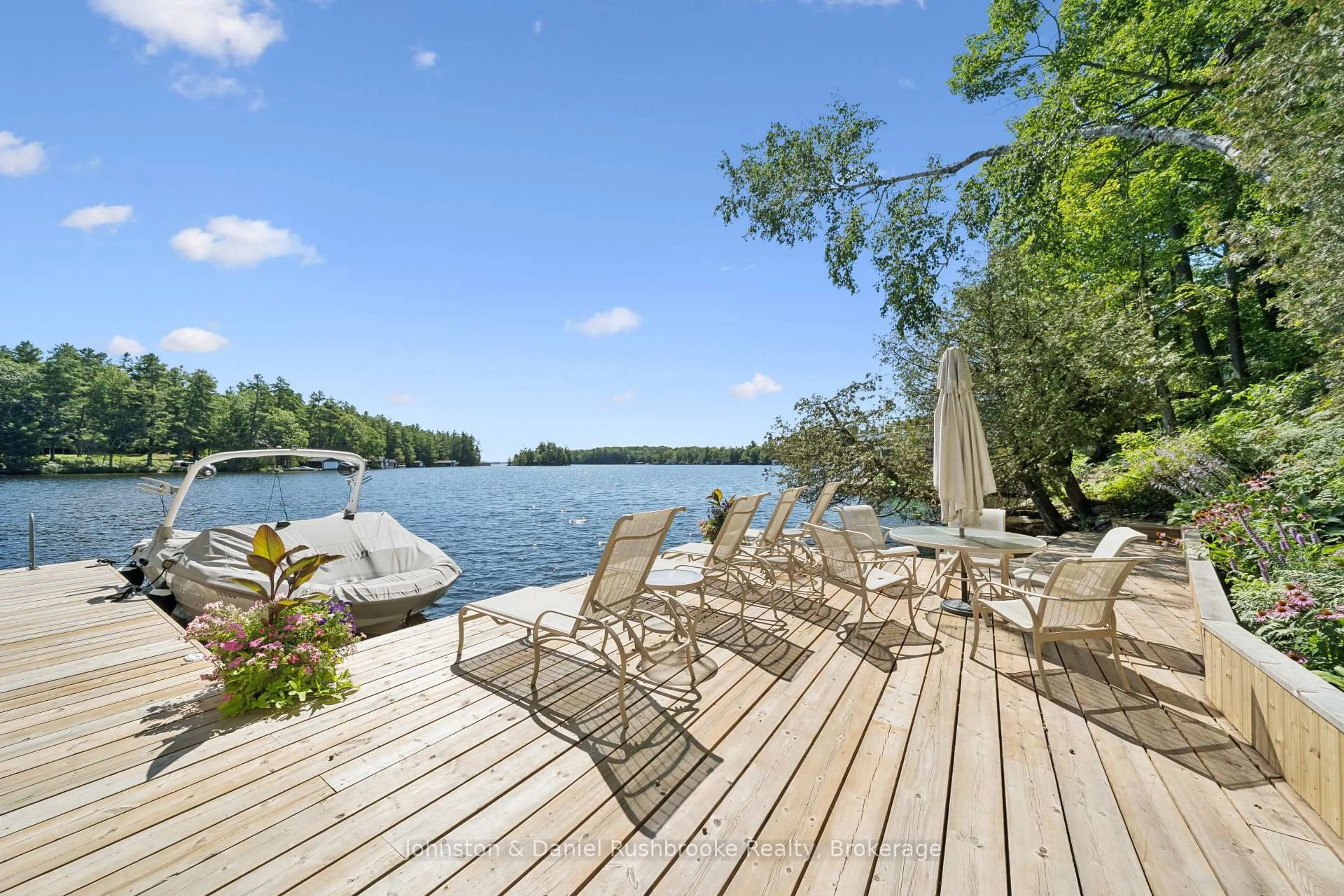 Patio, water/lake/river/ocean view for 1041 Ann St #4, Muskoka Lakes Ontario P1P 1R2