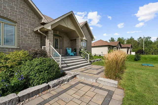 557 Tullamore St, Ottawa 4