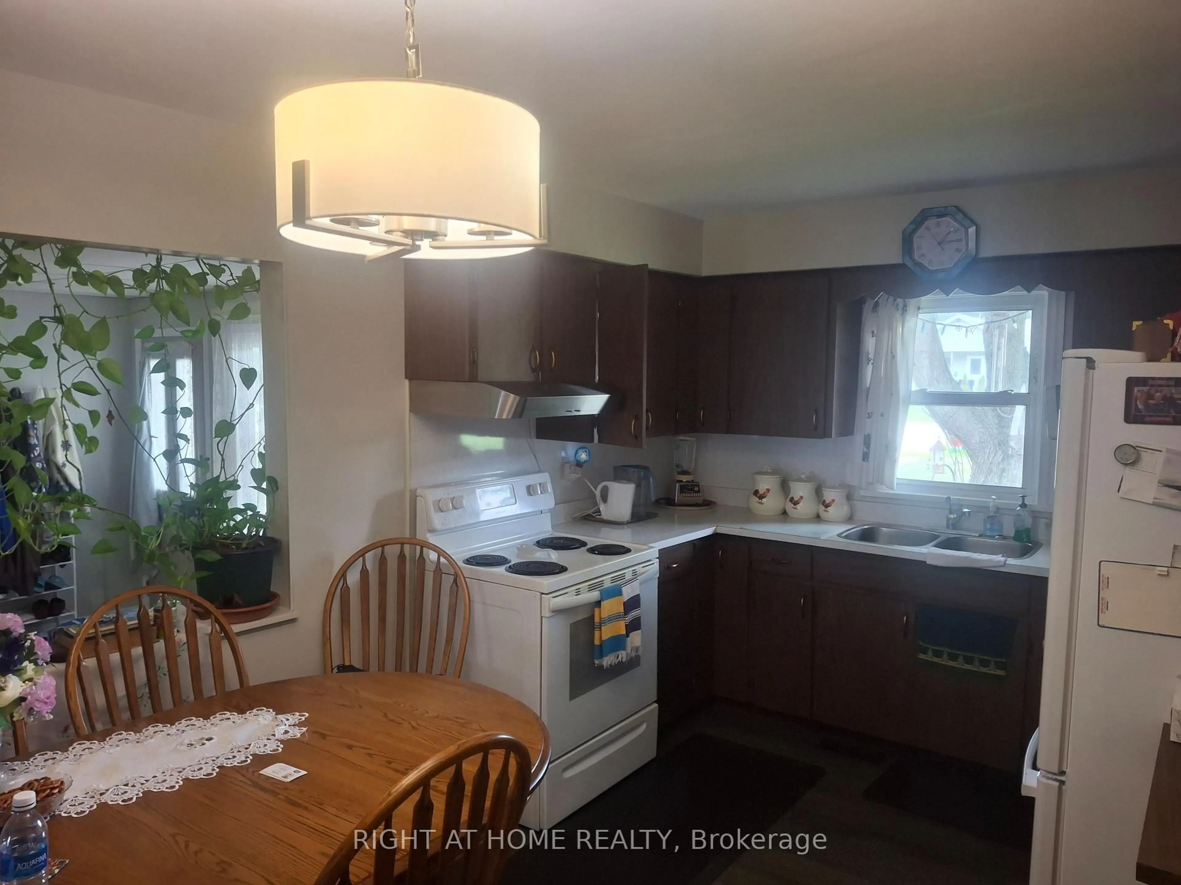Unknown for 717 Mersea Rd 6 Rd, Leamington Ontario N8H 3V8