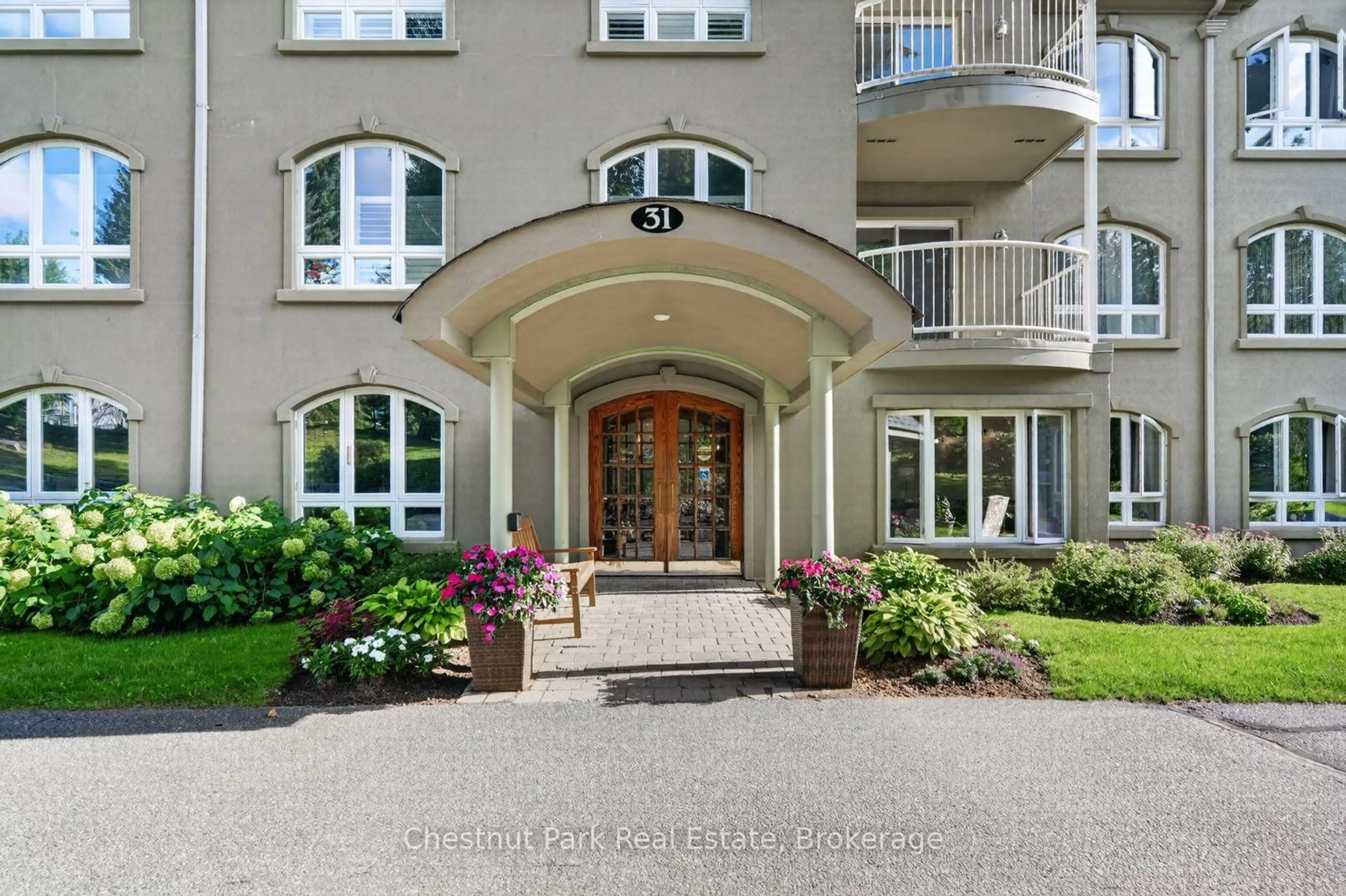 Indoor entryway for 31 DAIRY Lane #307, Huntsville Ontario P1H 2L7