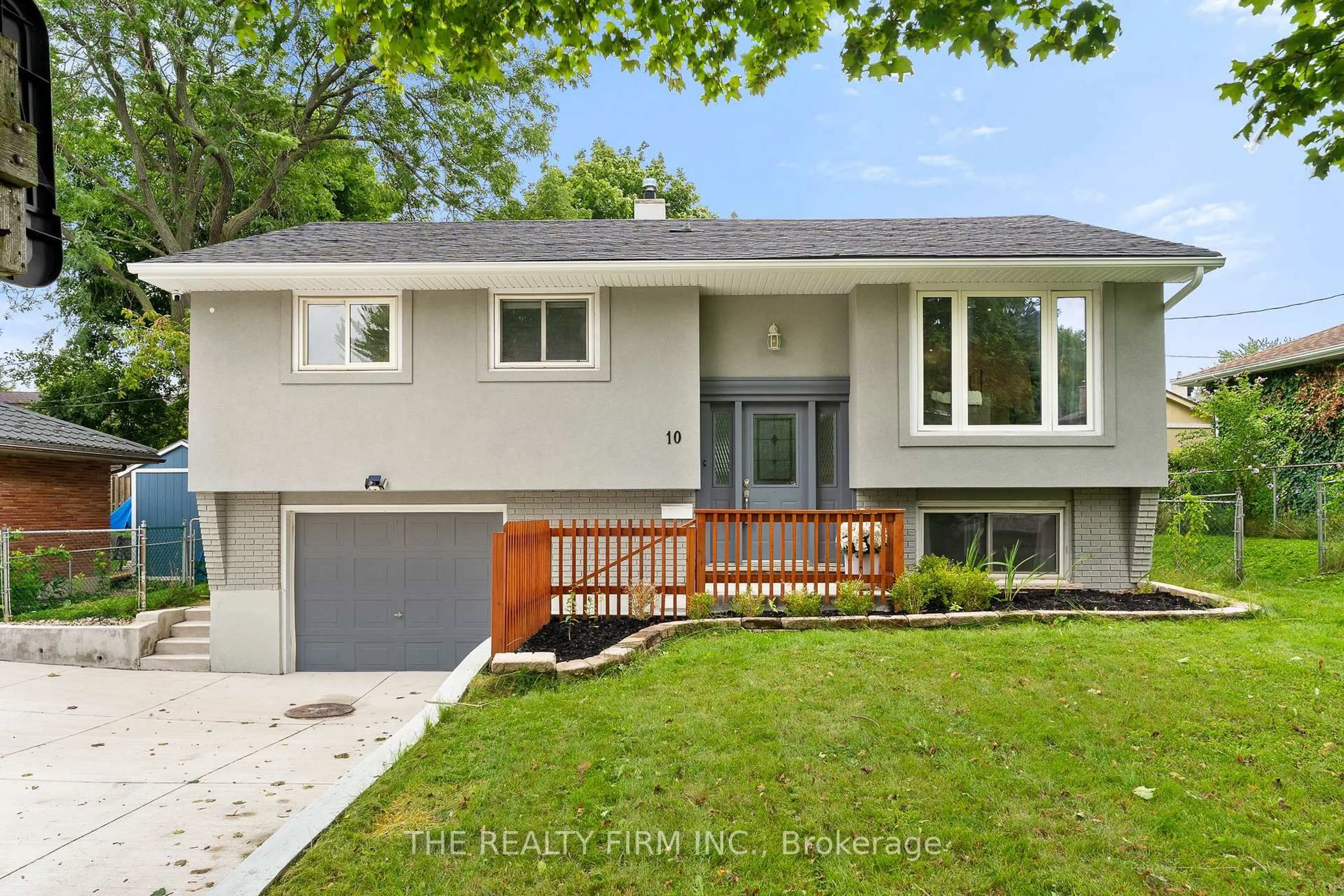 Home with vinyl exterior material, street for 10 Afton Rd, London South Ontario N5Z 3Z7
