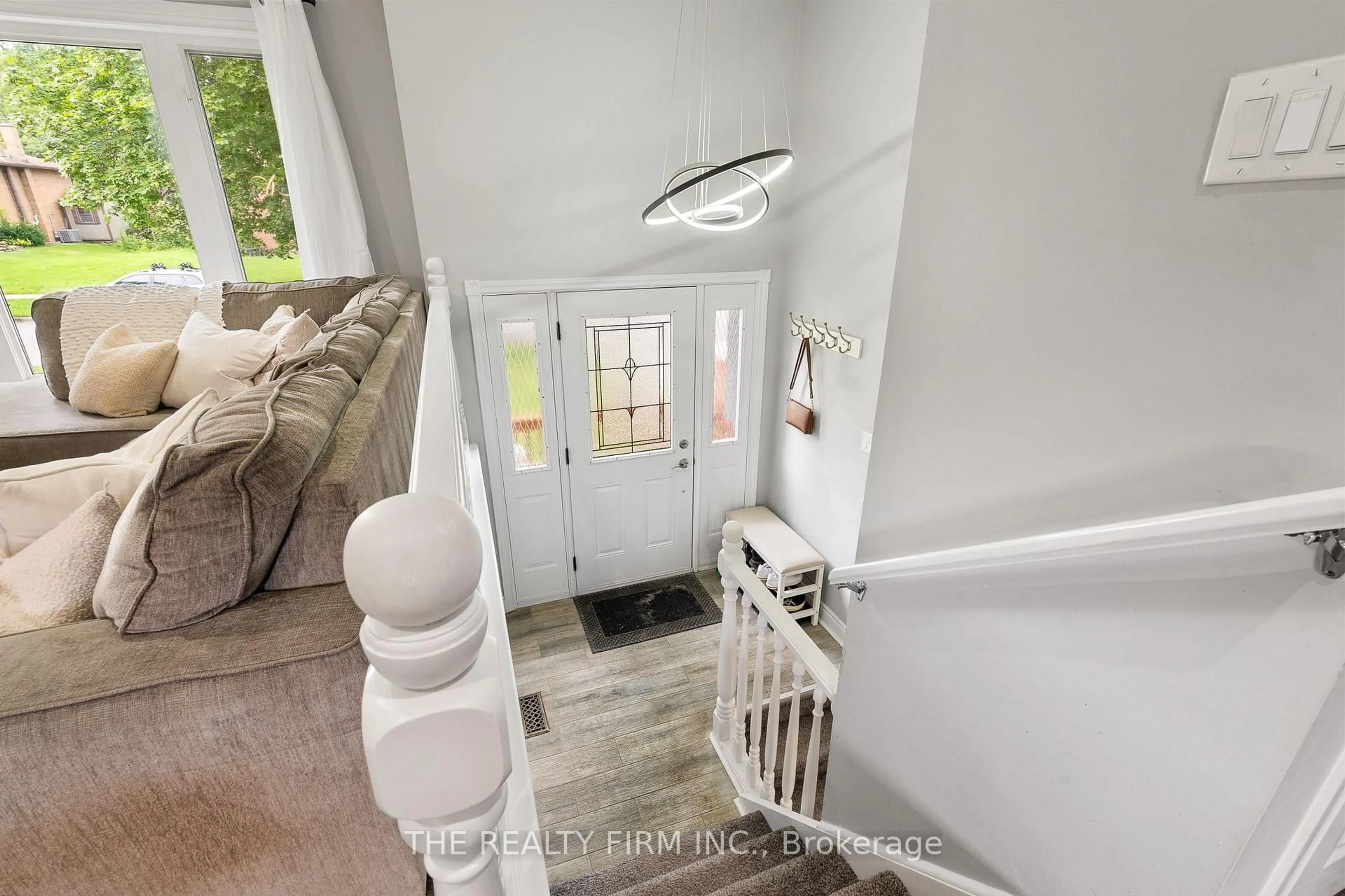 Indoor entryway for 10 Afton Rd, London South Ontario N5Z 3Z7