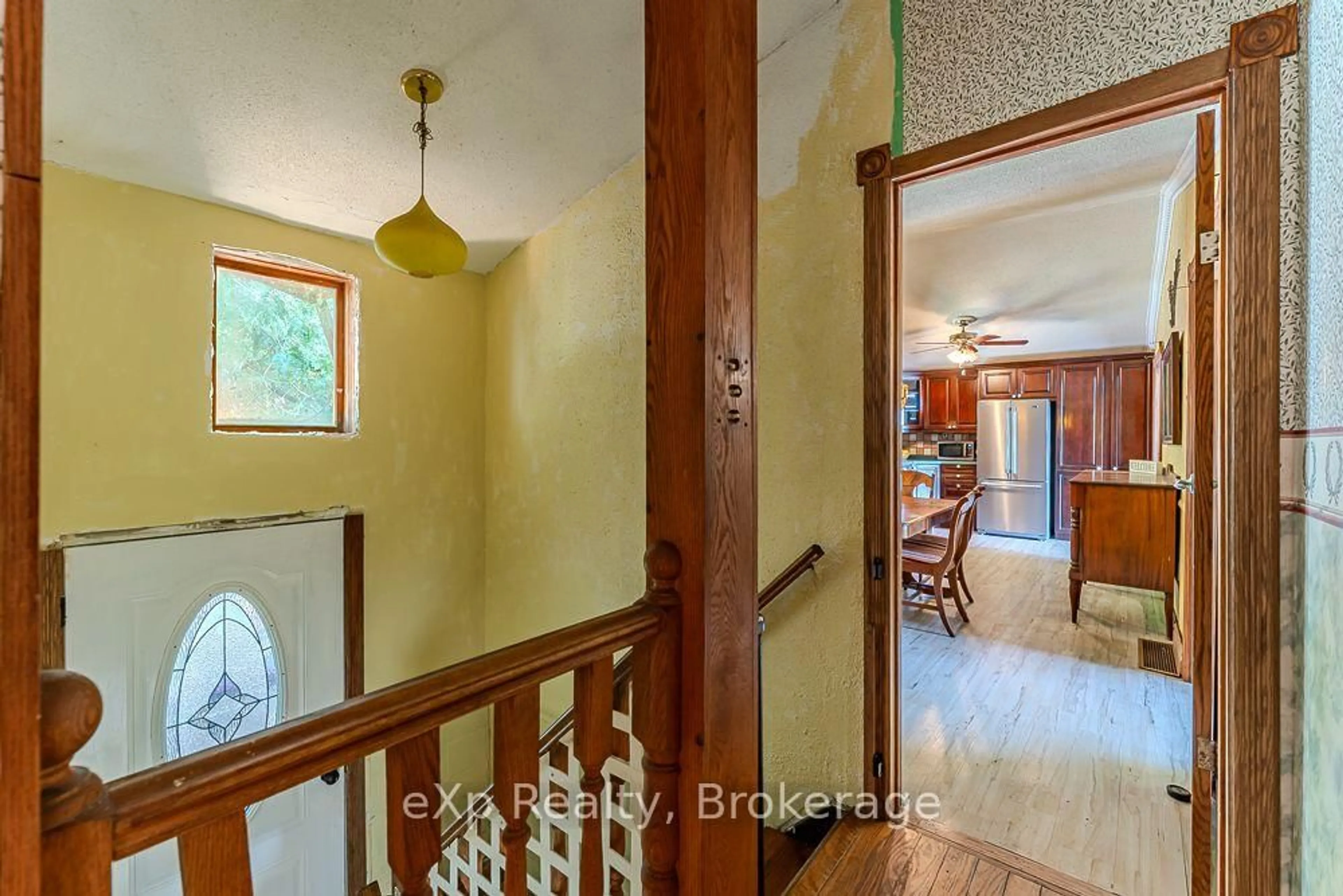 Indoor foyer for 144 Mckague Rd, Northern Bruce Peninsula Ontario N0H 1W0