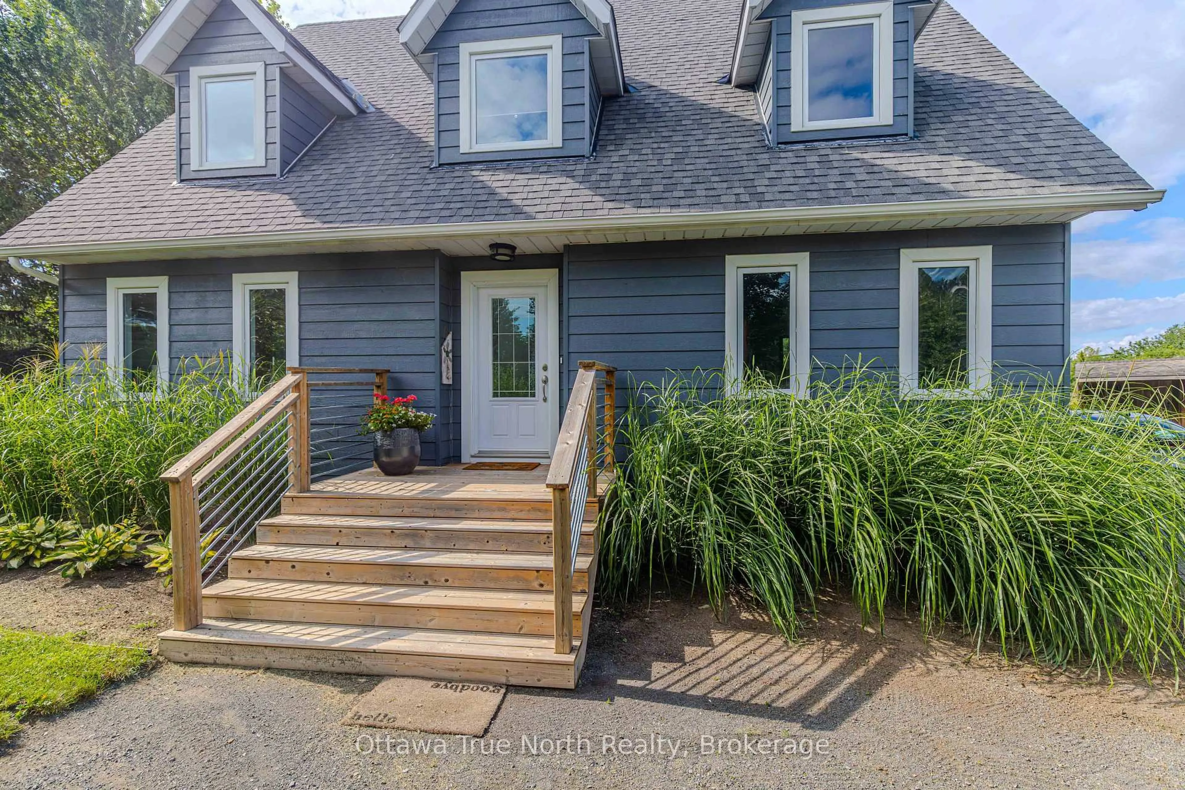 Home with vinyl exterior material, street for 220 Ninth Line, Carleton Place Ontario K7C 0V9