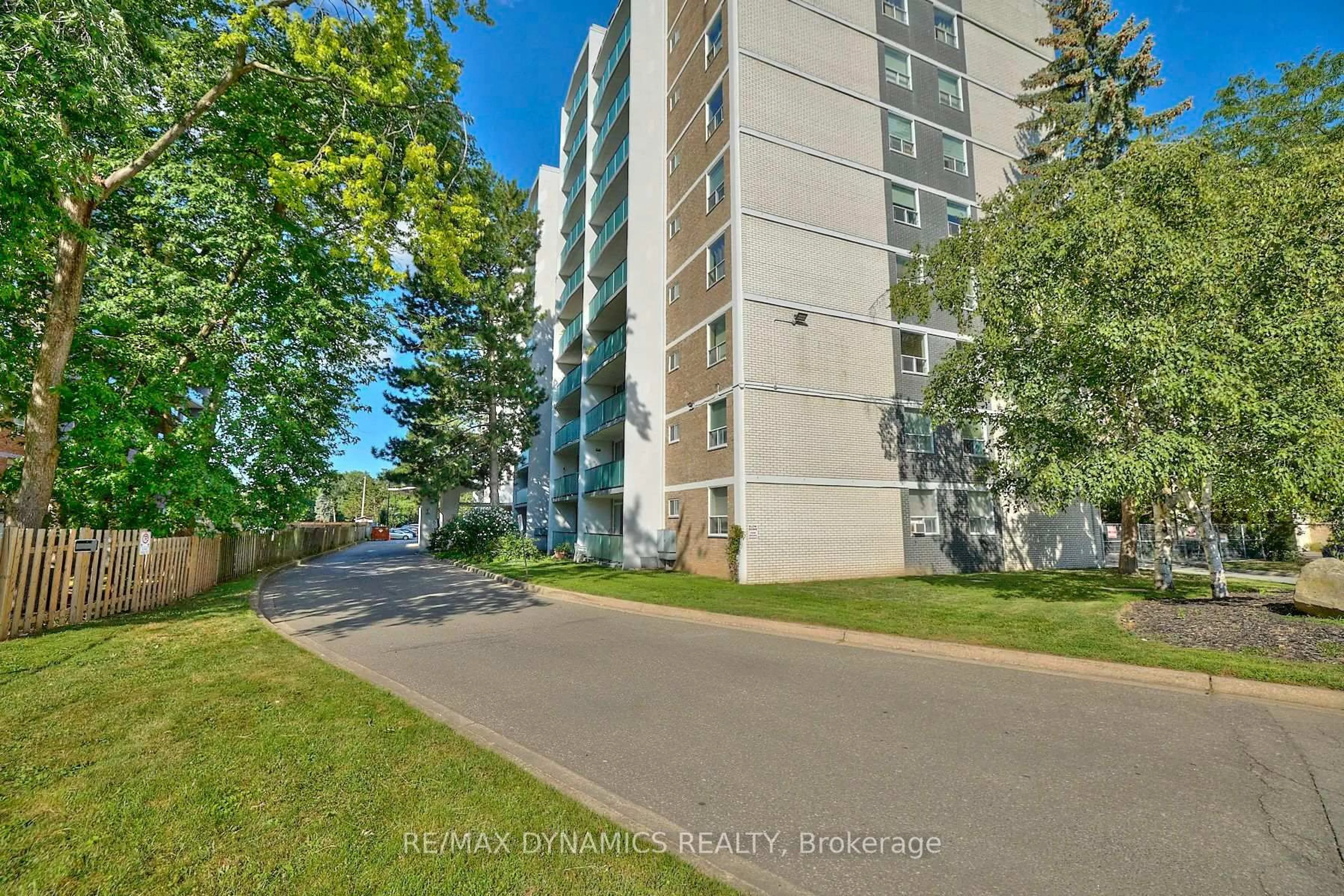 A pic from outside/outdoor area/front of a property/back of a property/a pic from drone, unknown for 359 Geneva St #309, St. Catharines Ontario L2N 2G5