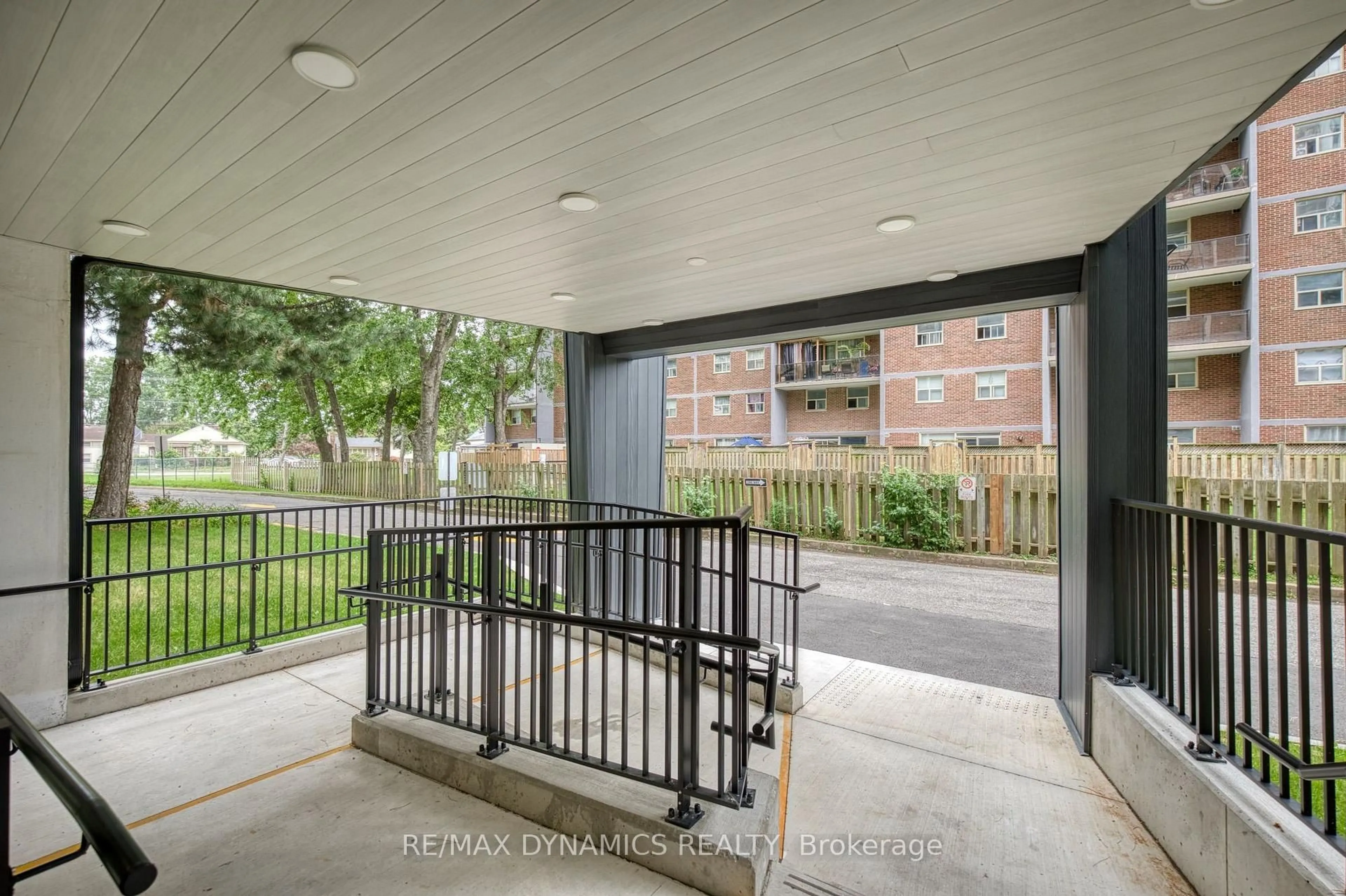Unknown for 359 Geneva St #309, St. Catharines Ontario L2N 2G5