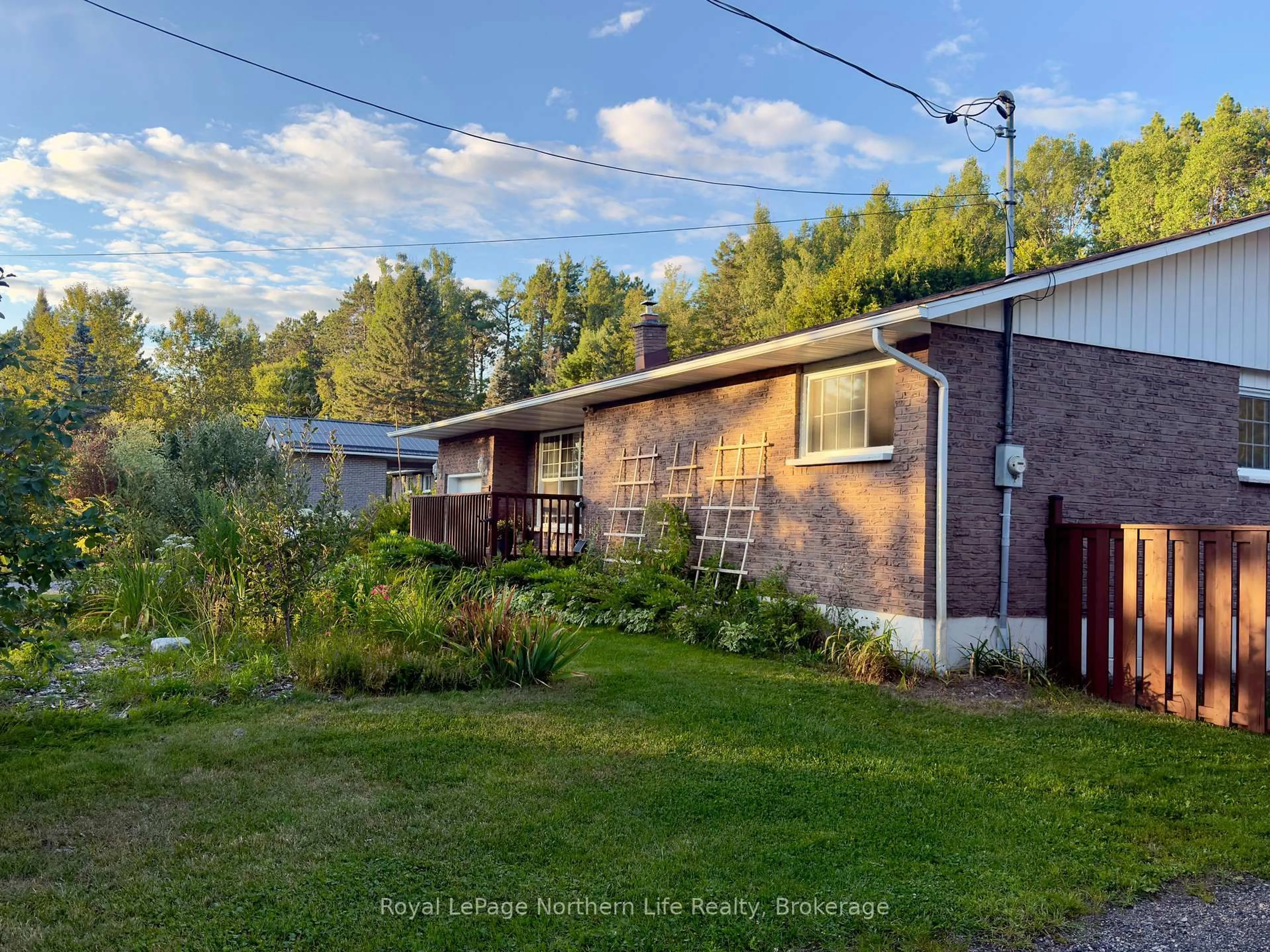 A pic from outside/outdoor area/front of a property/back of a property/a pic from drone, unknown for 87 Ridgemount Dr, East Ferris Ontario P0H 1K0