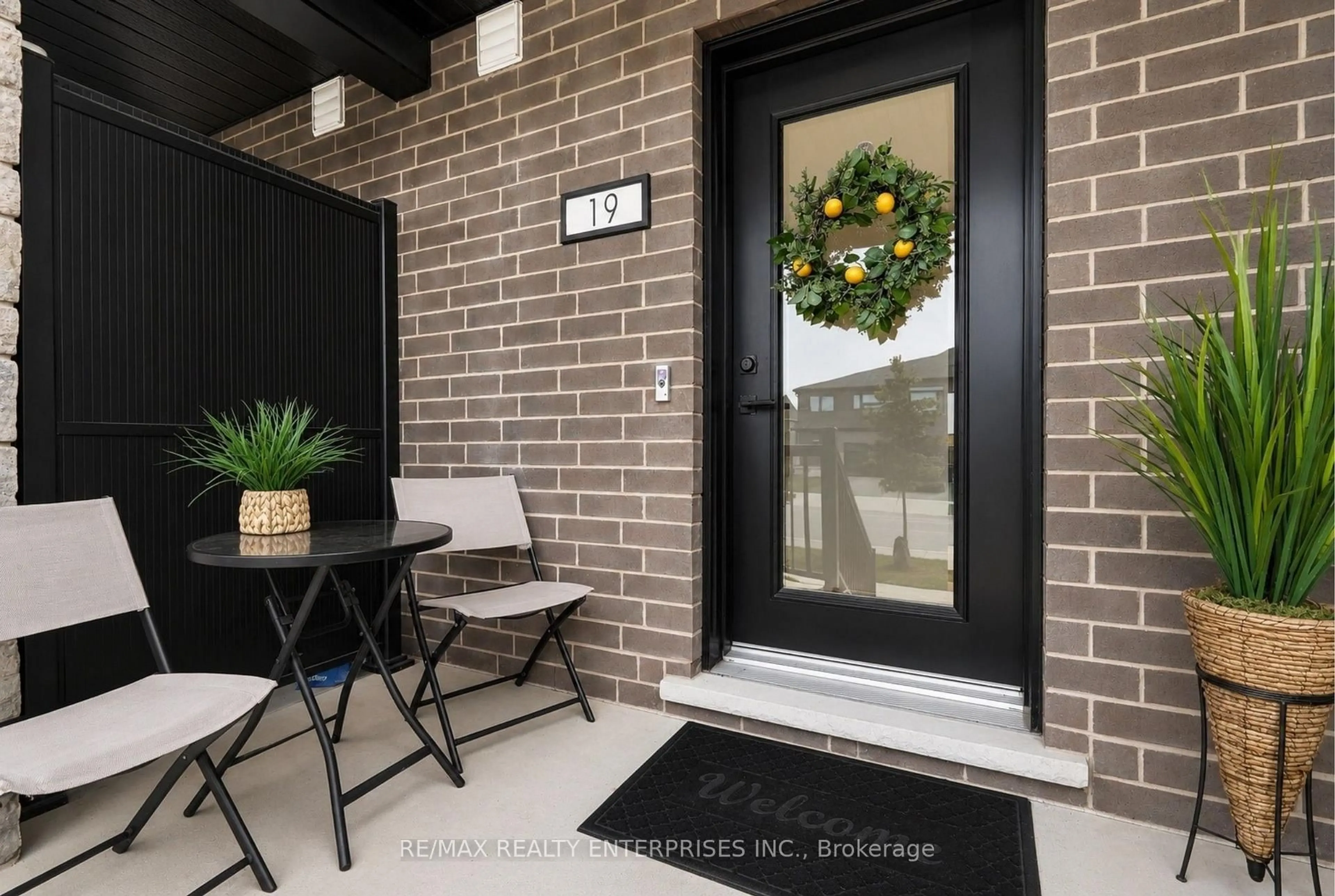Indoor entryway for 19 Faith St, Cambridge Ontario N1T 0E9