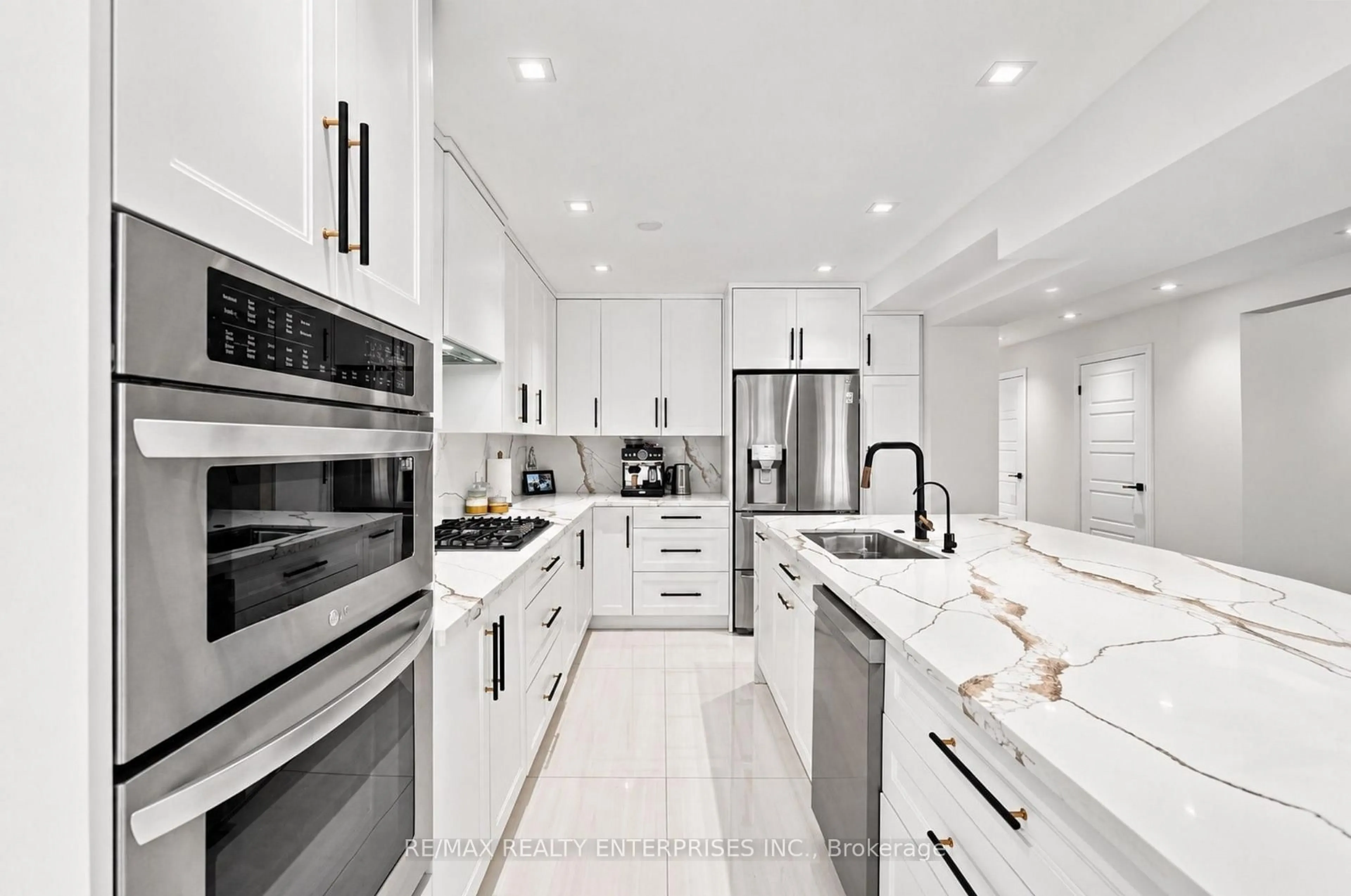 Contemporary kitchen, ceramic/tile floor for 19 Faith St, Cambridge Ontario N1T 0E9