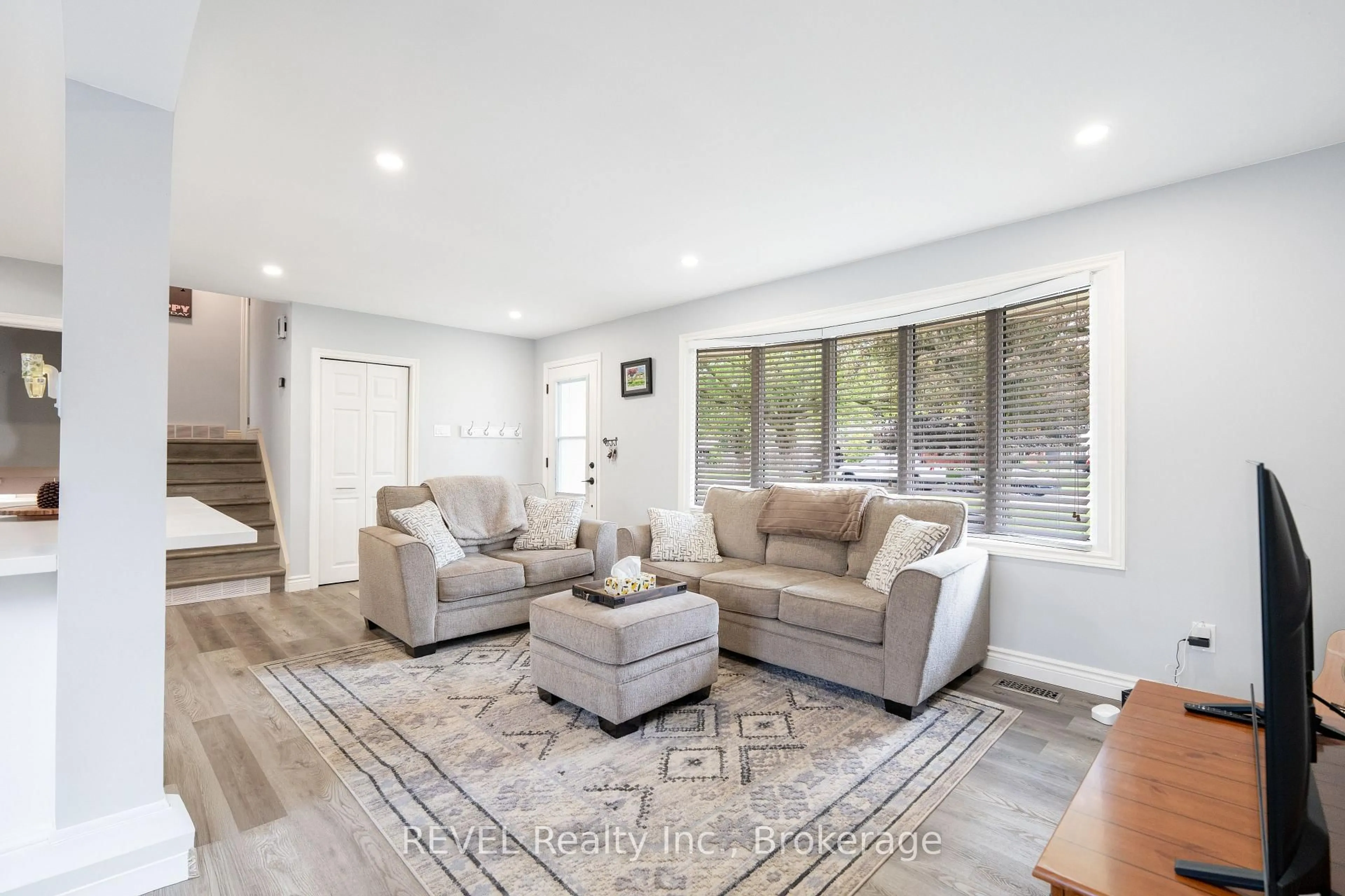 Living room with furniture, unknown for 4480 Queensway Gdns, Niagara Falls Ontario L2E 6P7