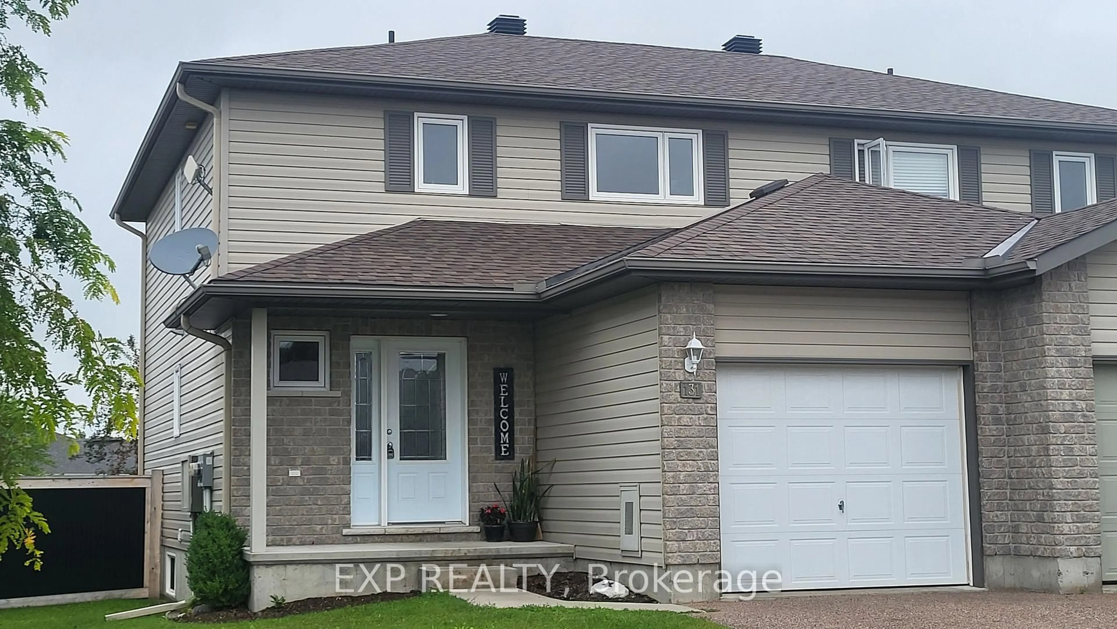 Home with vinyl exterior material, street for 131 Elk St, Renfrew Ontario K7V 0A1
