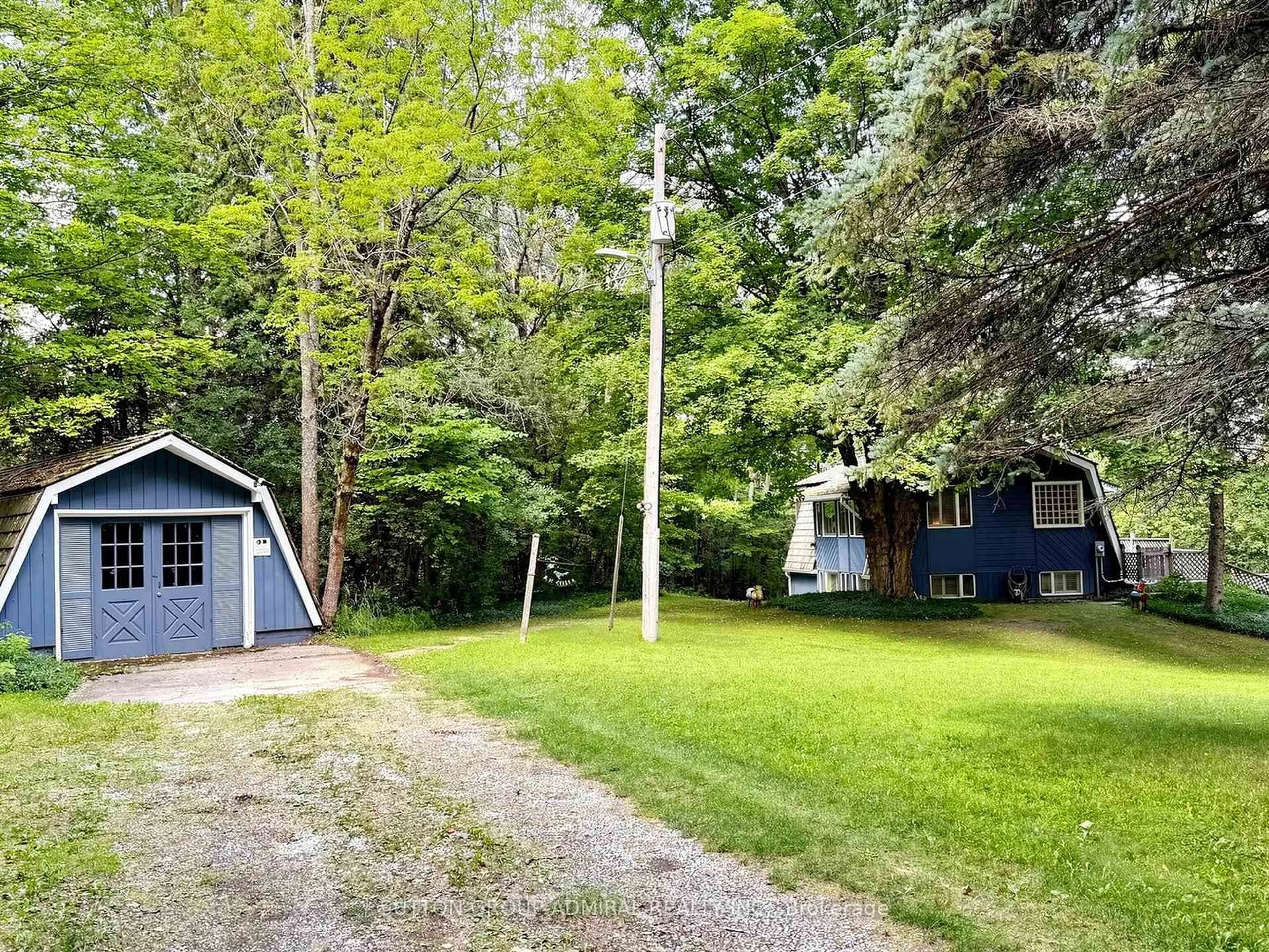 A pic from outside/outdoor area/front of a property/back of a property/a pic from drone, forest/trees view for 428416 25TH SIDERD, Mono Ontario L9V 1G3