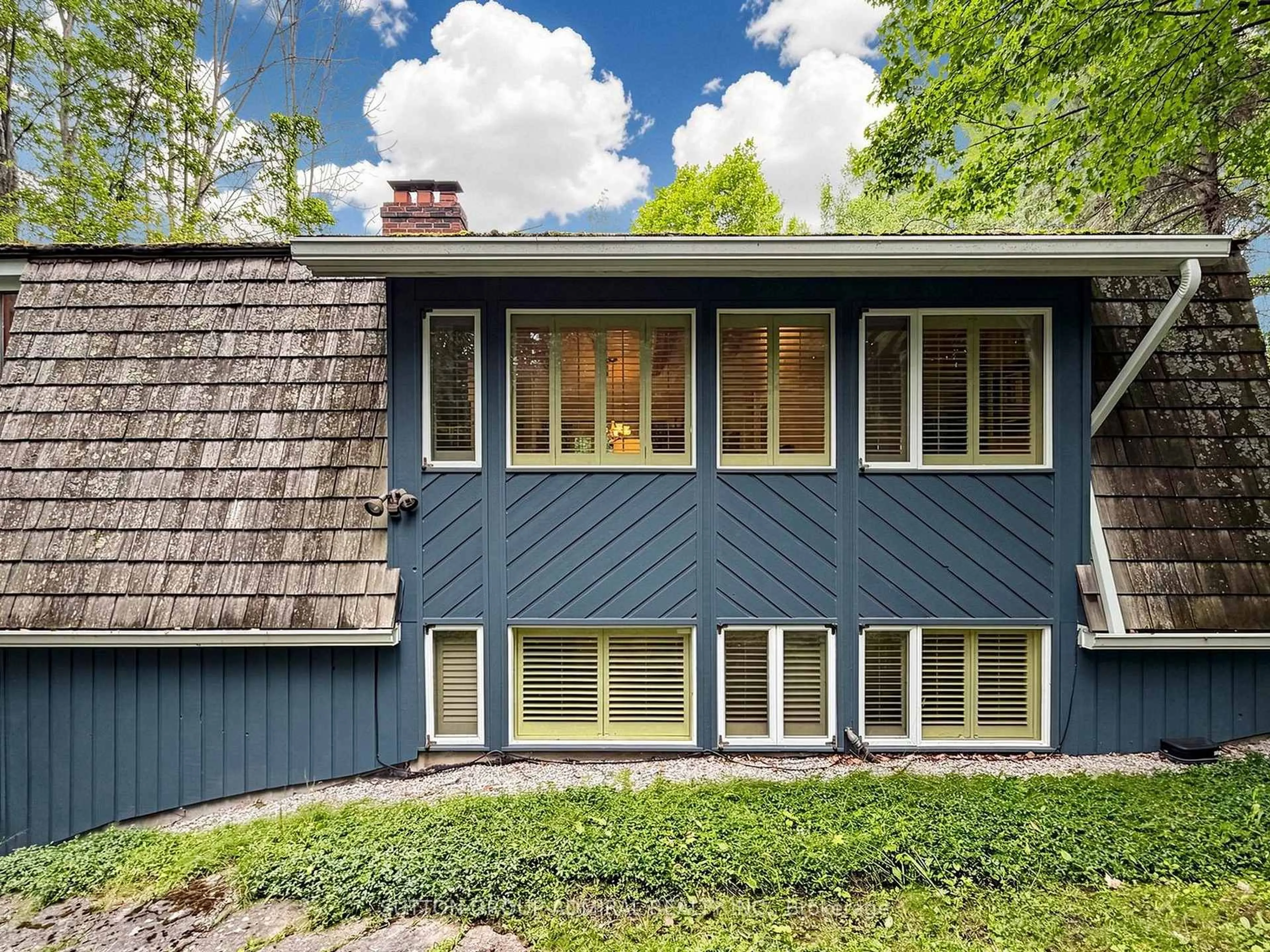 Home with vinyl exterior material, unknown for 428416 25TH SIDERD, Mono Ontario L9V 1G3