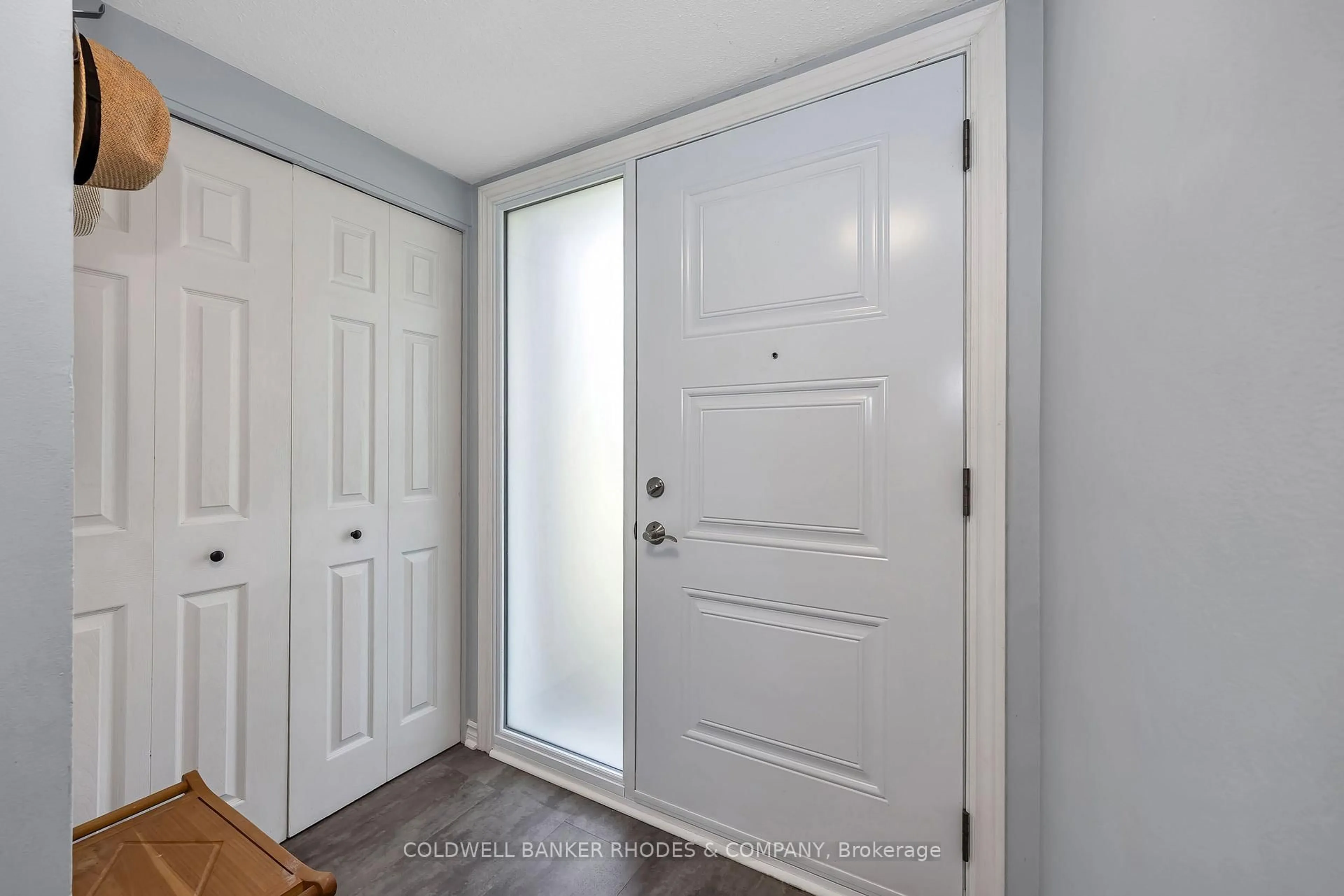 Indoor entryway for 68 Costello Ave, Ottawa Ontario K2H 7C5