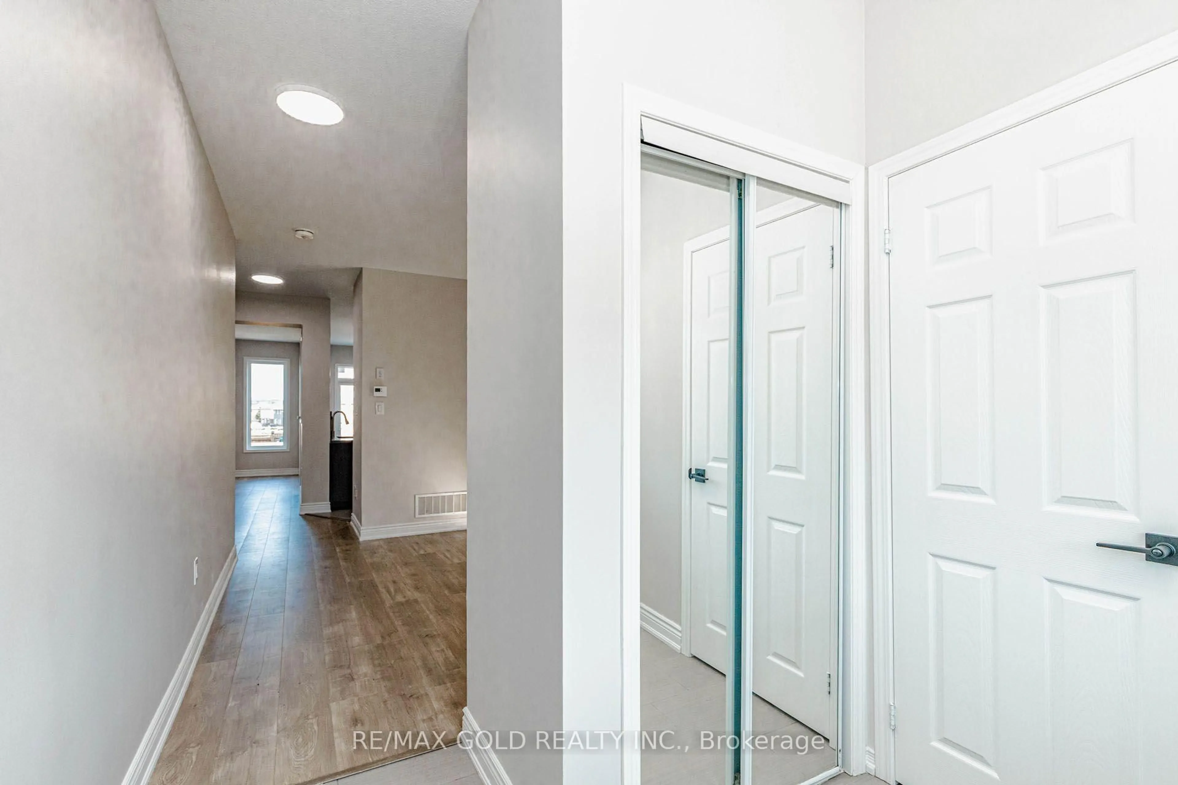 Indoor entryway for 70 Longboat Ru, Brantford Ontario N3T 0P6