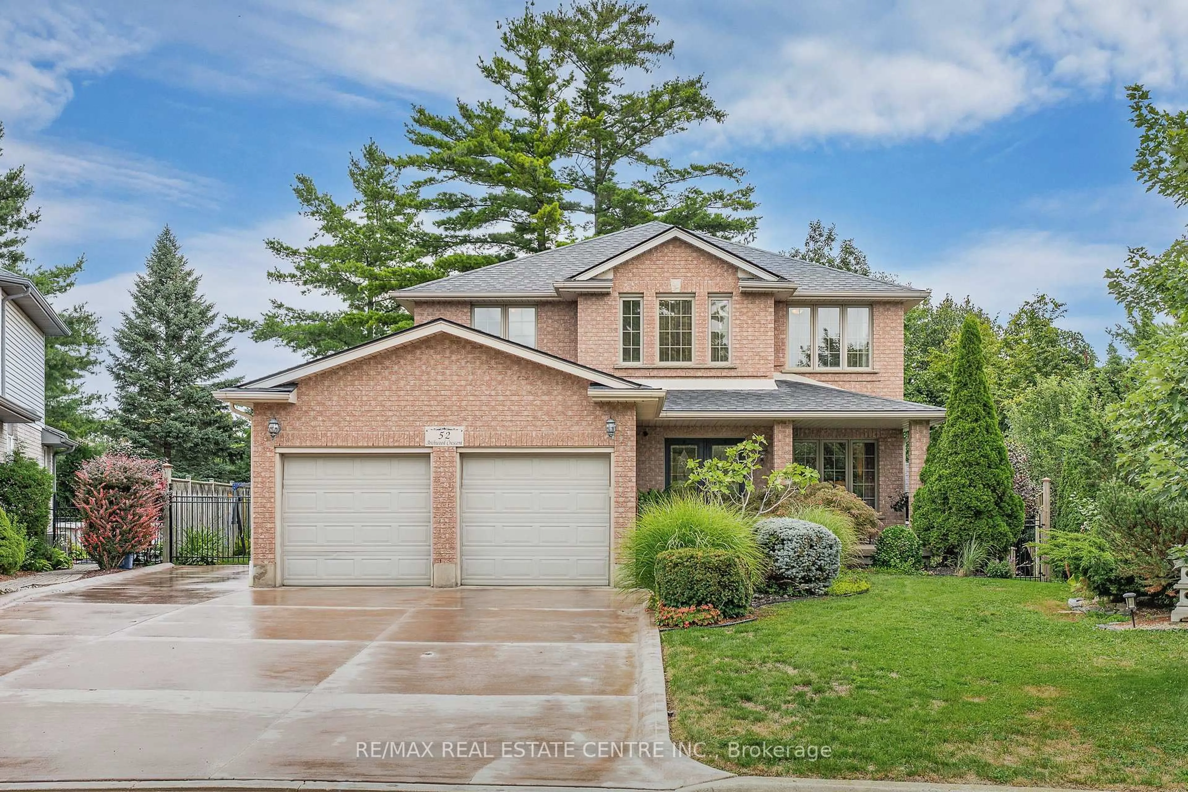 Home with brick exterior material, street for 52 Archwood Cres, Cambridge Ontario N1T 2A6