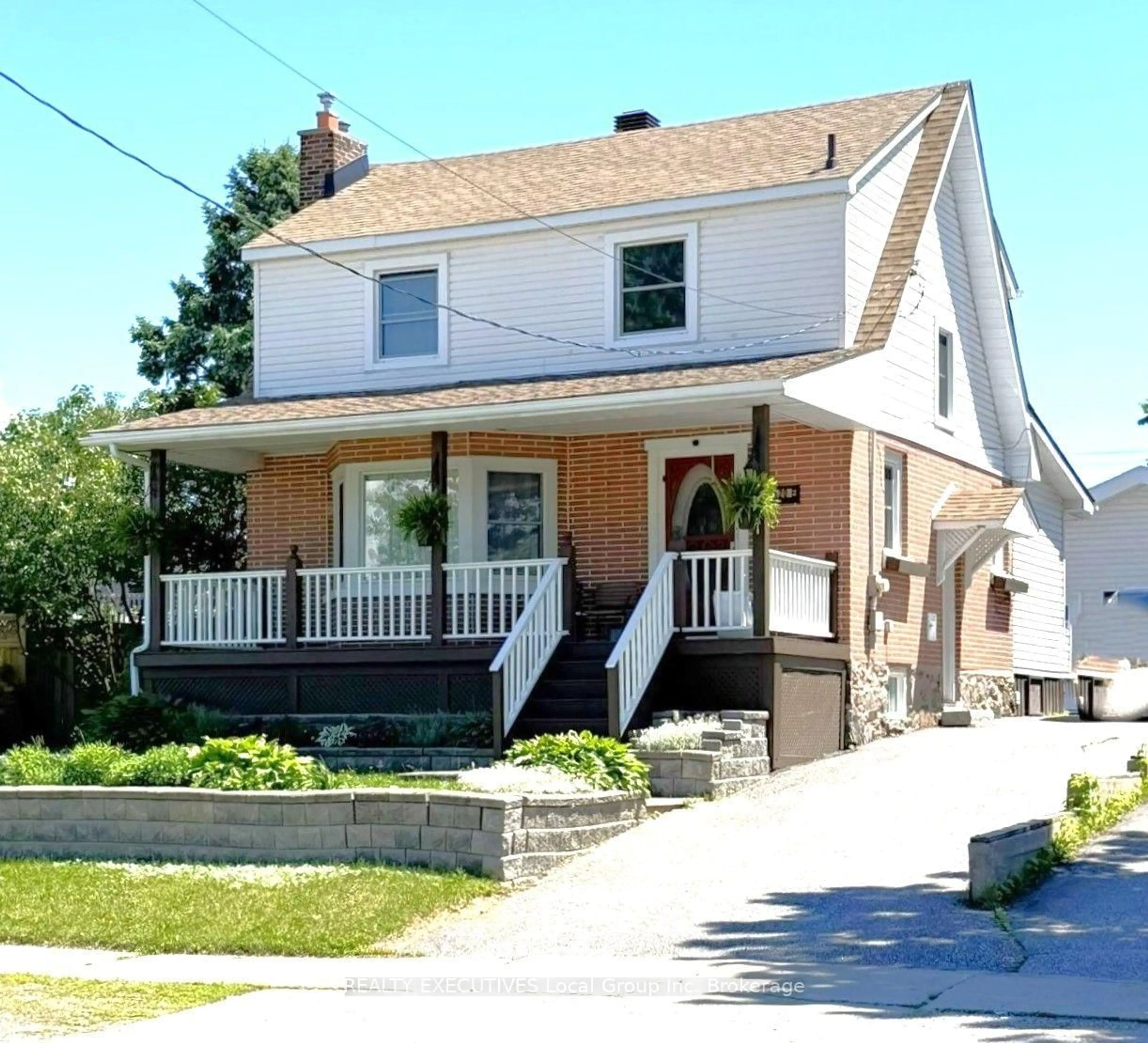 Home with vinyl exterior material, street for 120 Victoria St, North Bay Ontario P1B 1P4