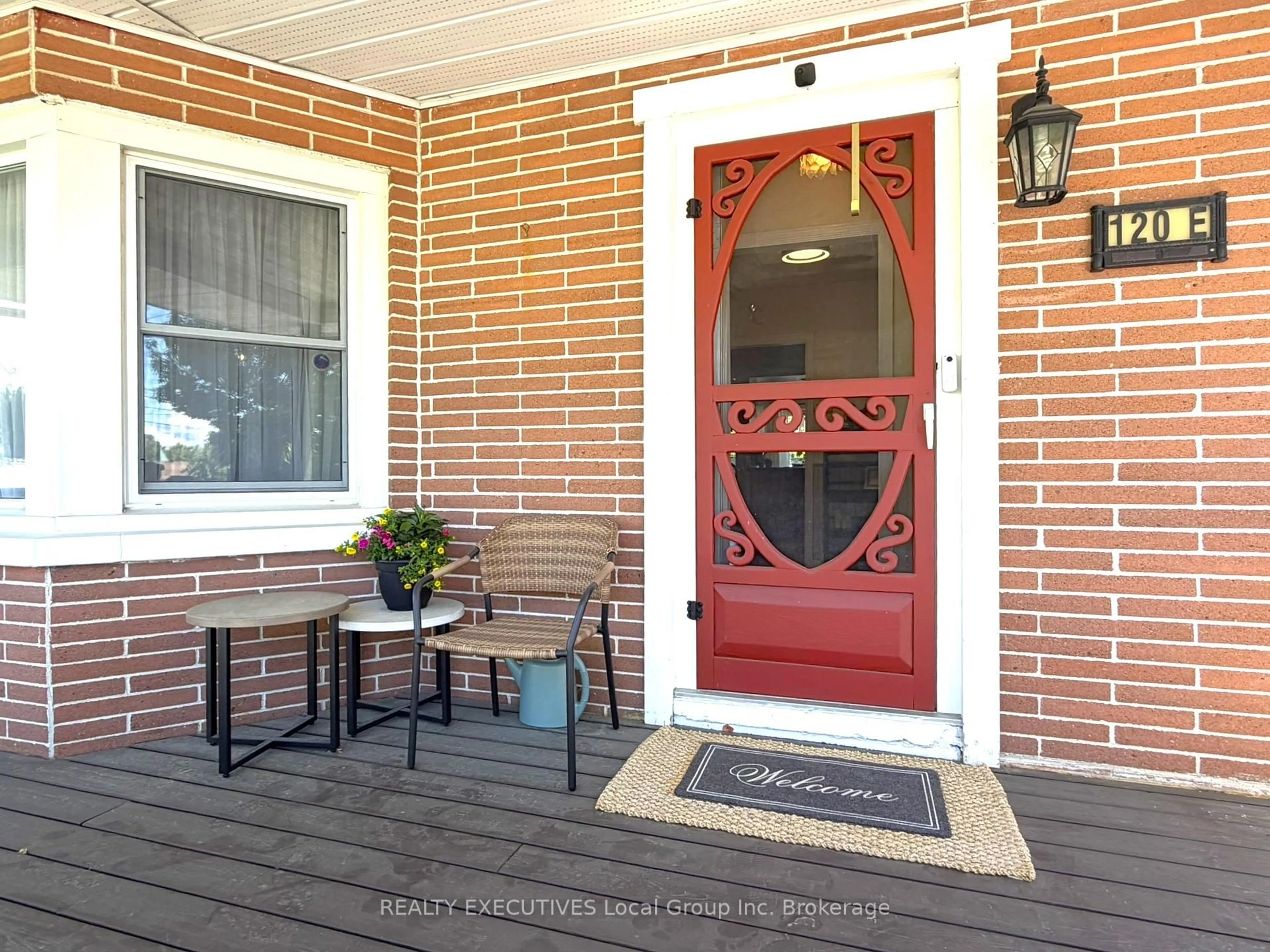 Indoor entryway for 120 Victoria St, North Bay Ontario P1B 1P4