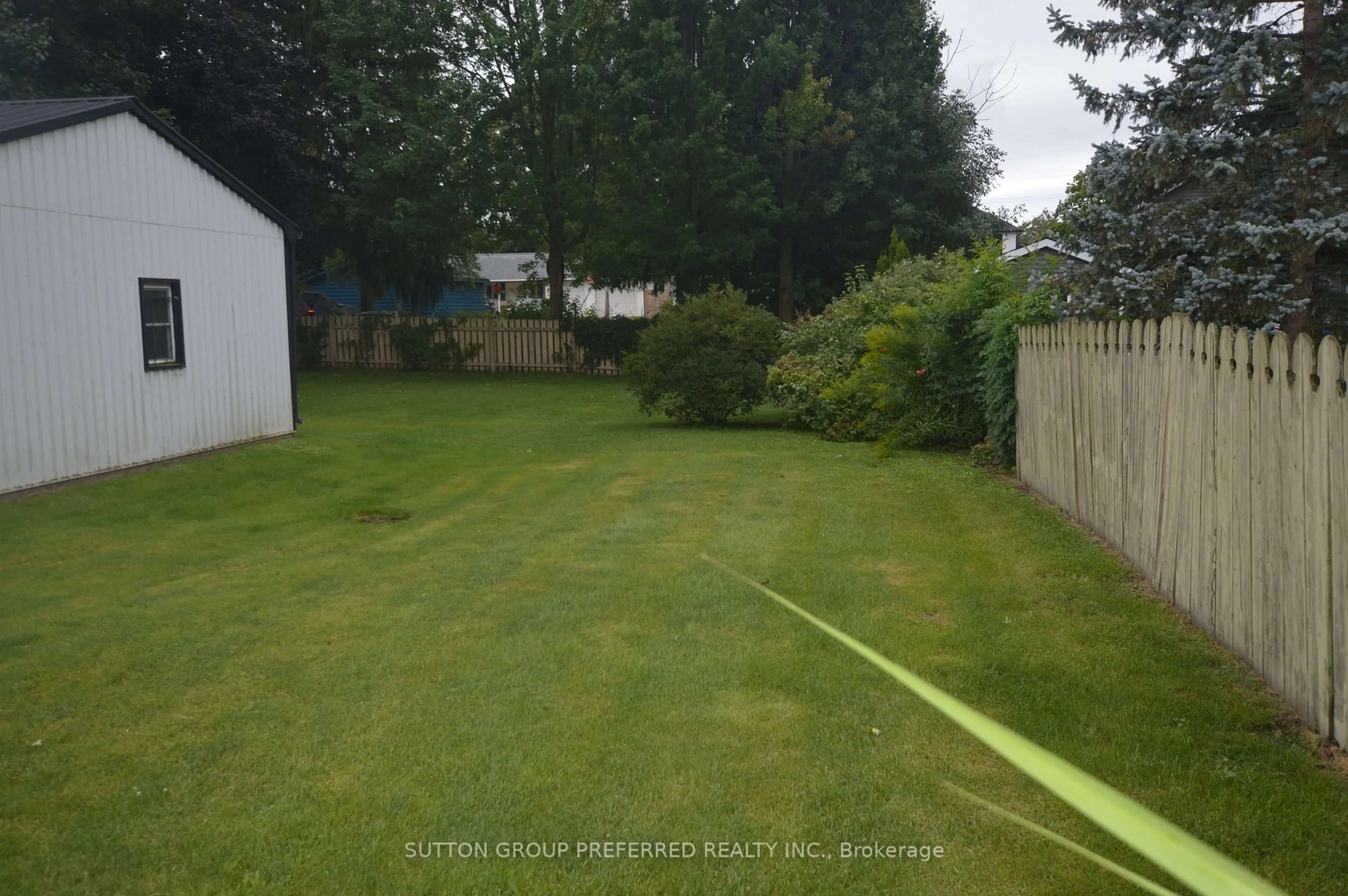 A pic from outside/outdoor area/front of a property/back of a property/a pic from drone, street for 168 Centre St, Dutton/Dunwich Ontario N0L 1J0