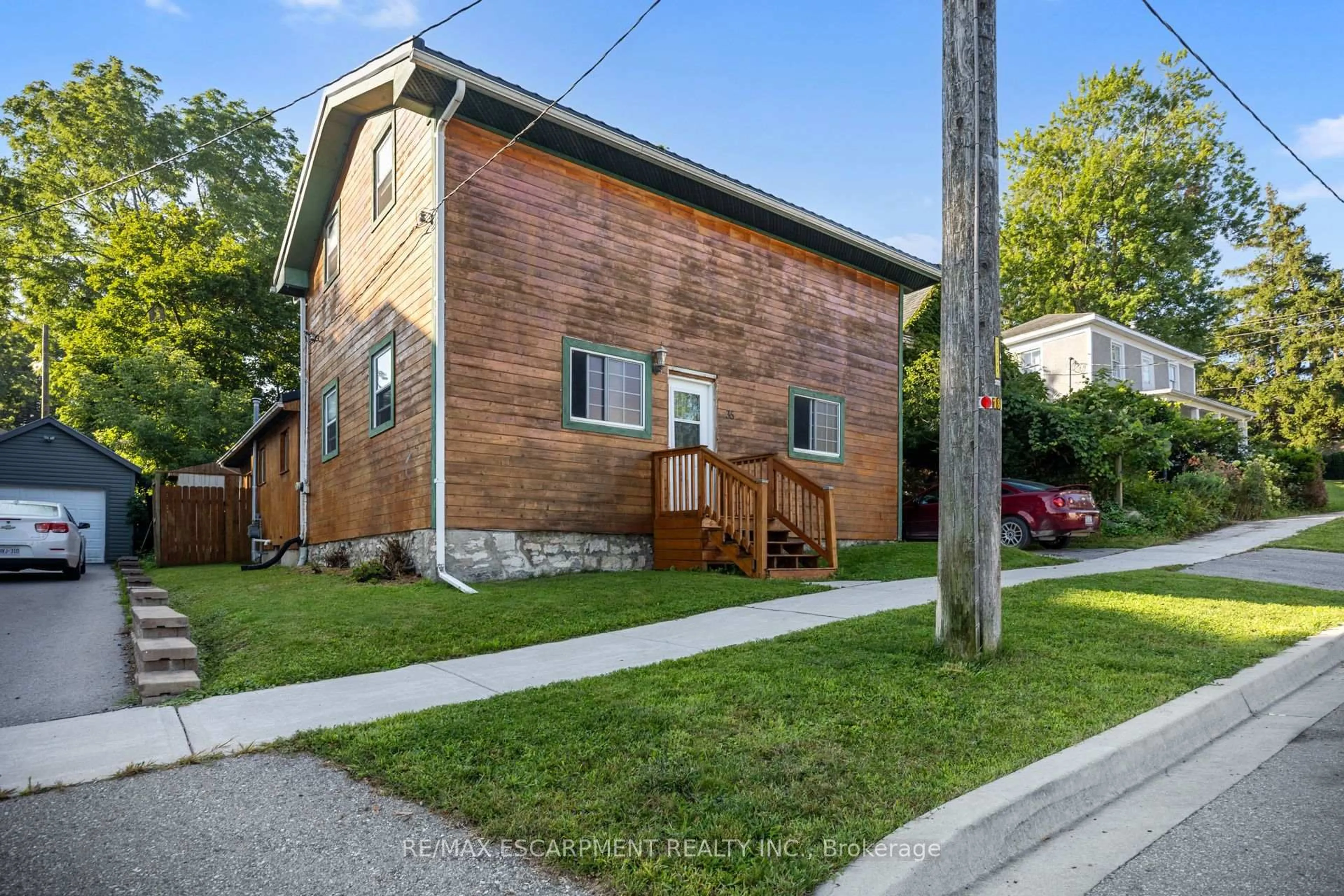 Unknown for 35 Ann St, Ingersoll Ontario N5C 2E9