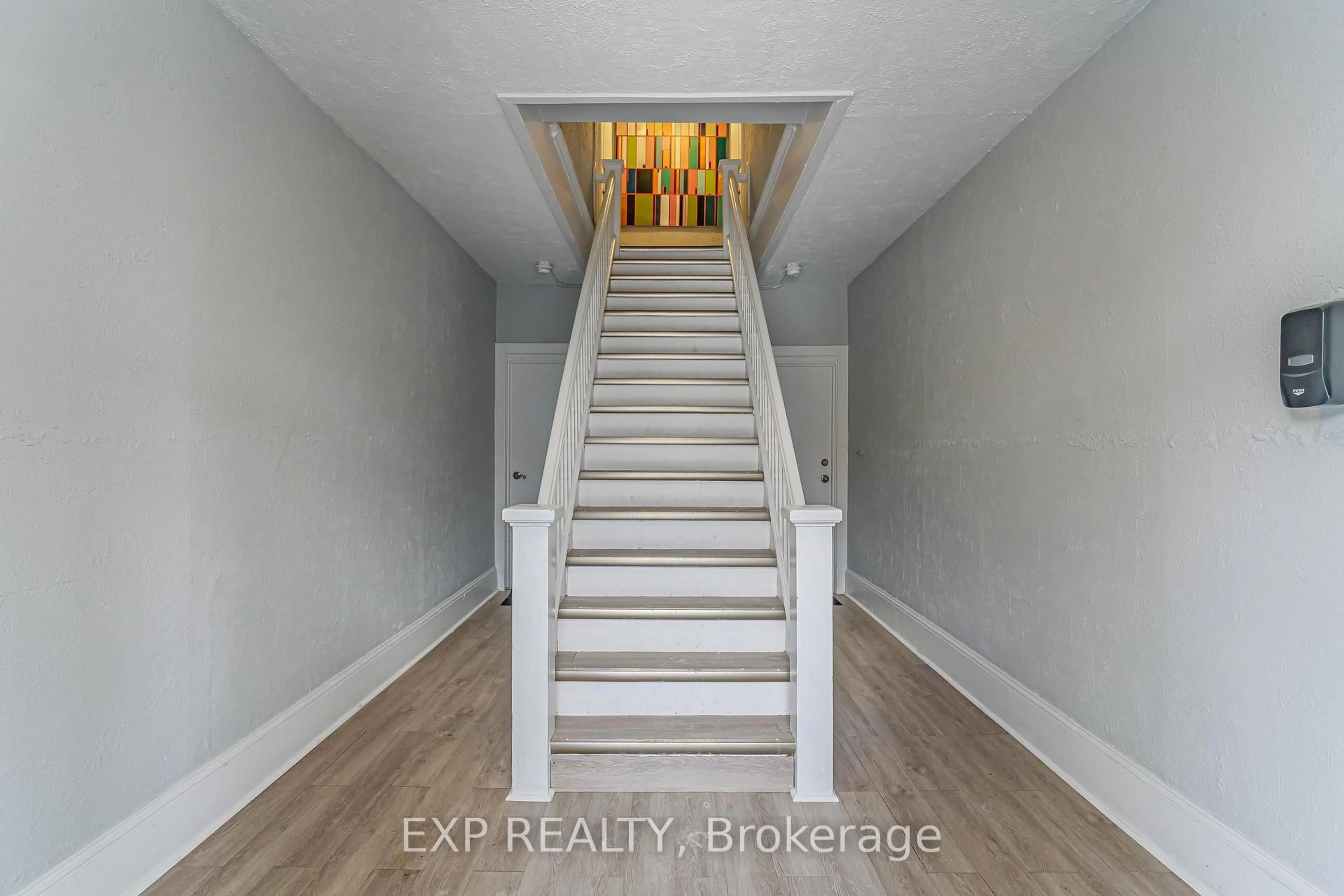 Stairs for 52 St Andrew St, Ottawa Ontario K1N 5E9