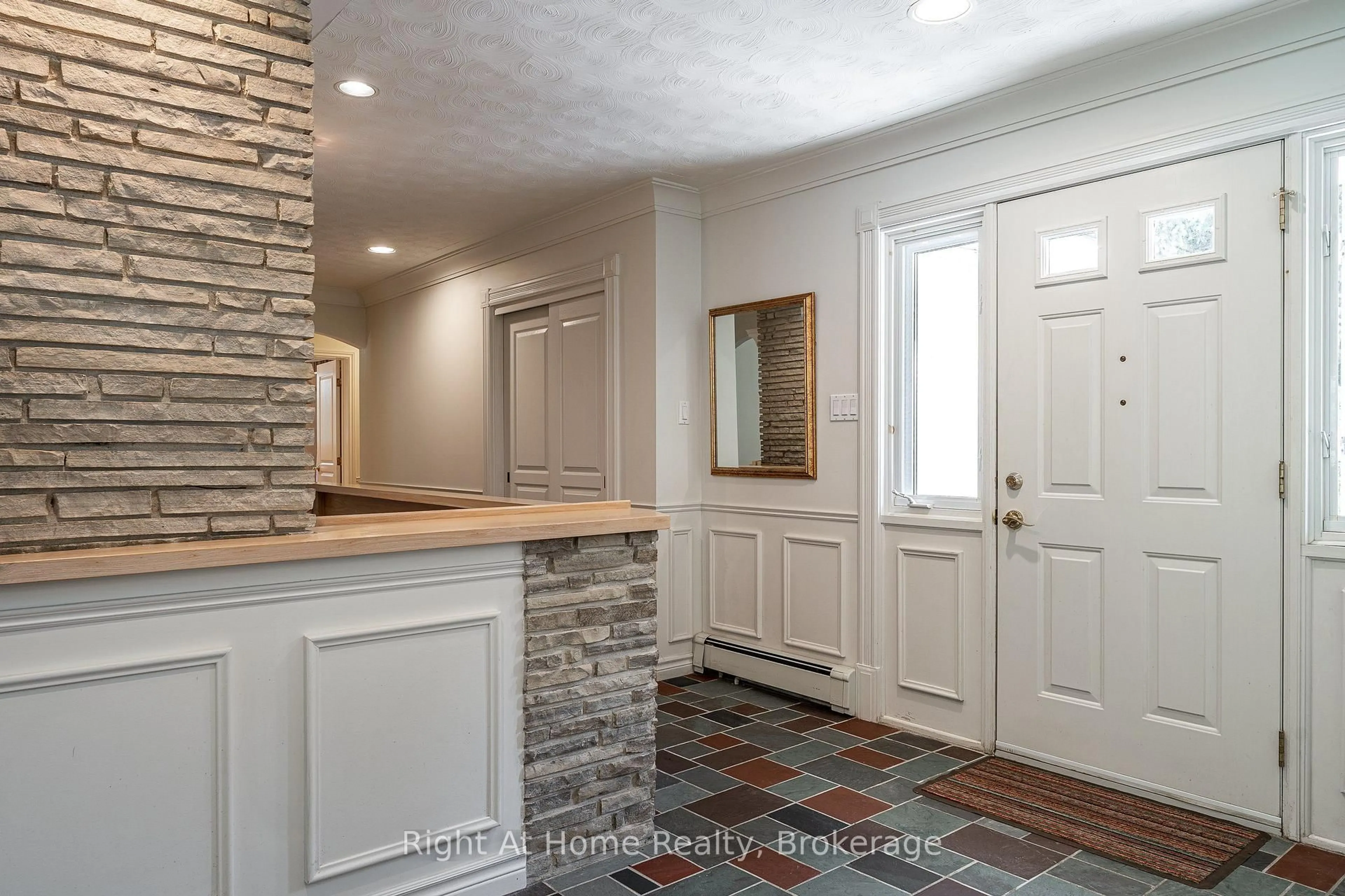 Indoor entryway for 2880 Forest Rd, Perth East Ontario N5A 6S5