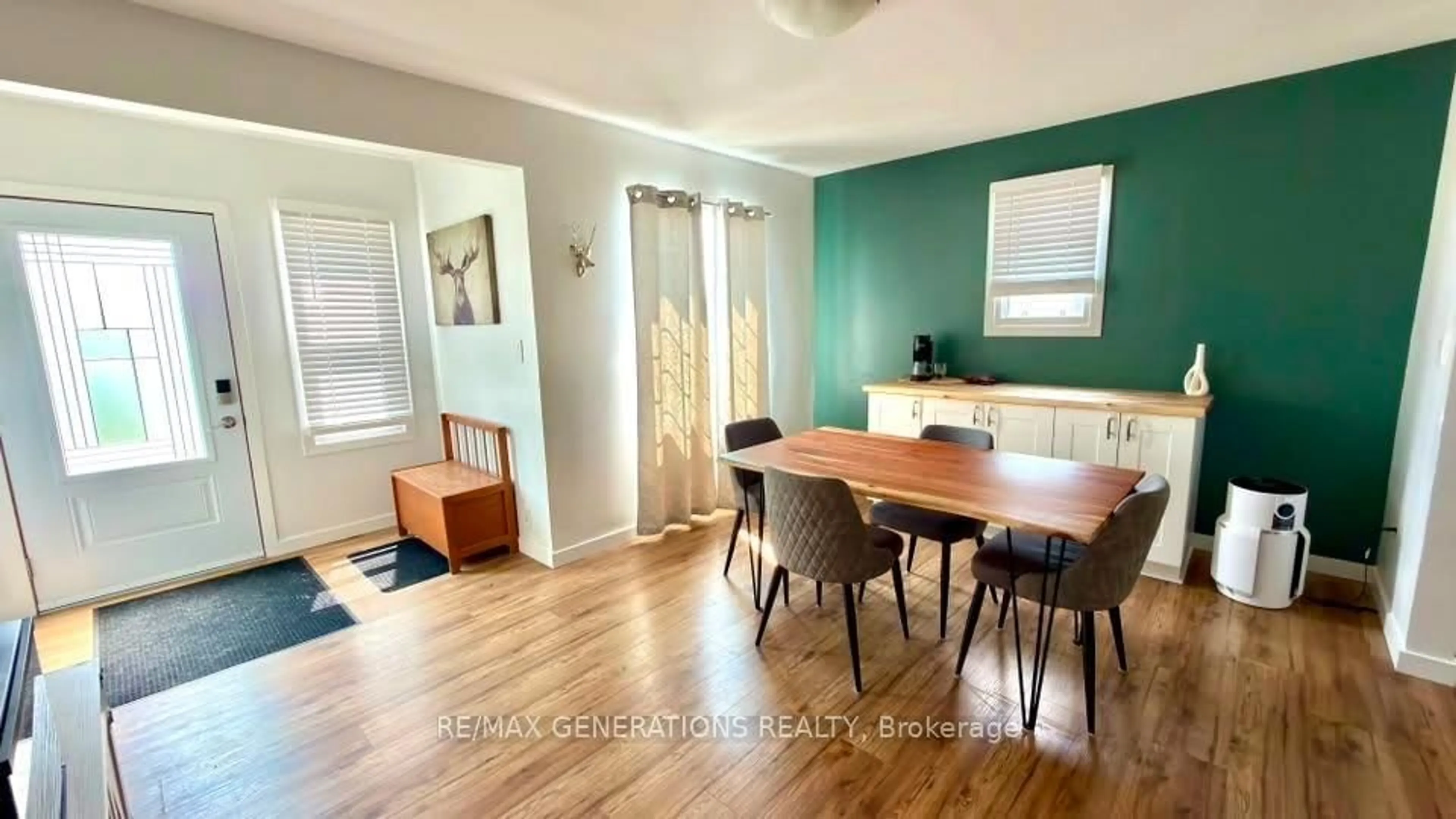 Dining room, wood/laminate floor for 454 ALGOMA St, Thunder Bay Ontario P7A 5B9