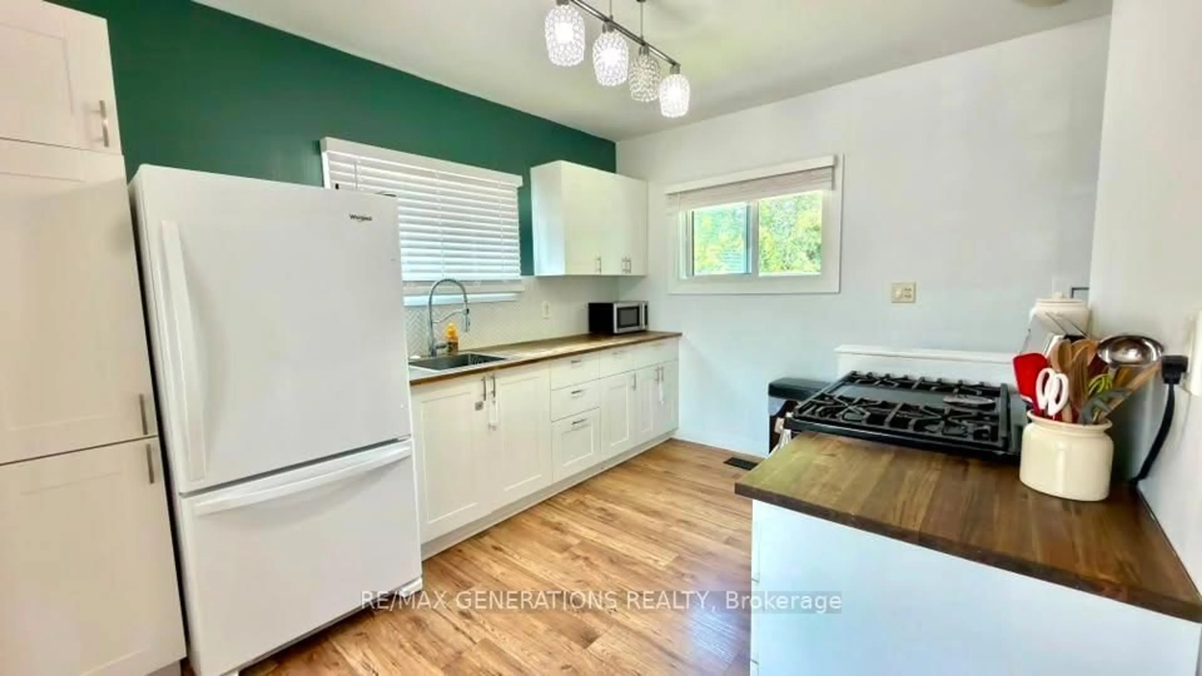 Standard kitchen, unknown for 454 ALGOMA St, Thunder Bay Ontario P7A 5B9