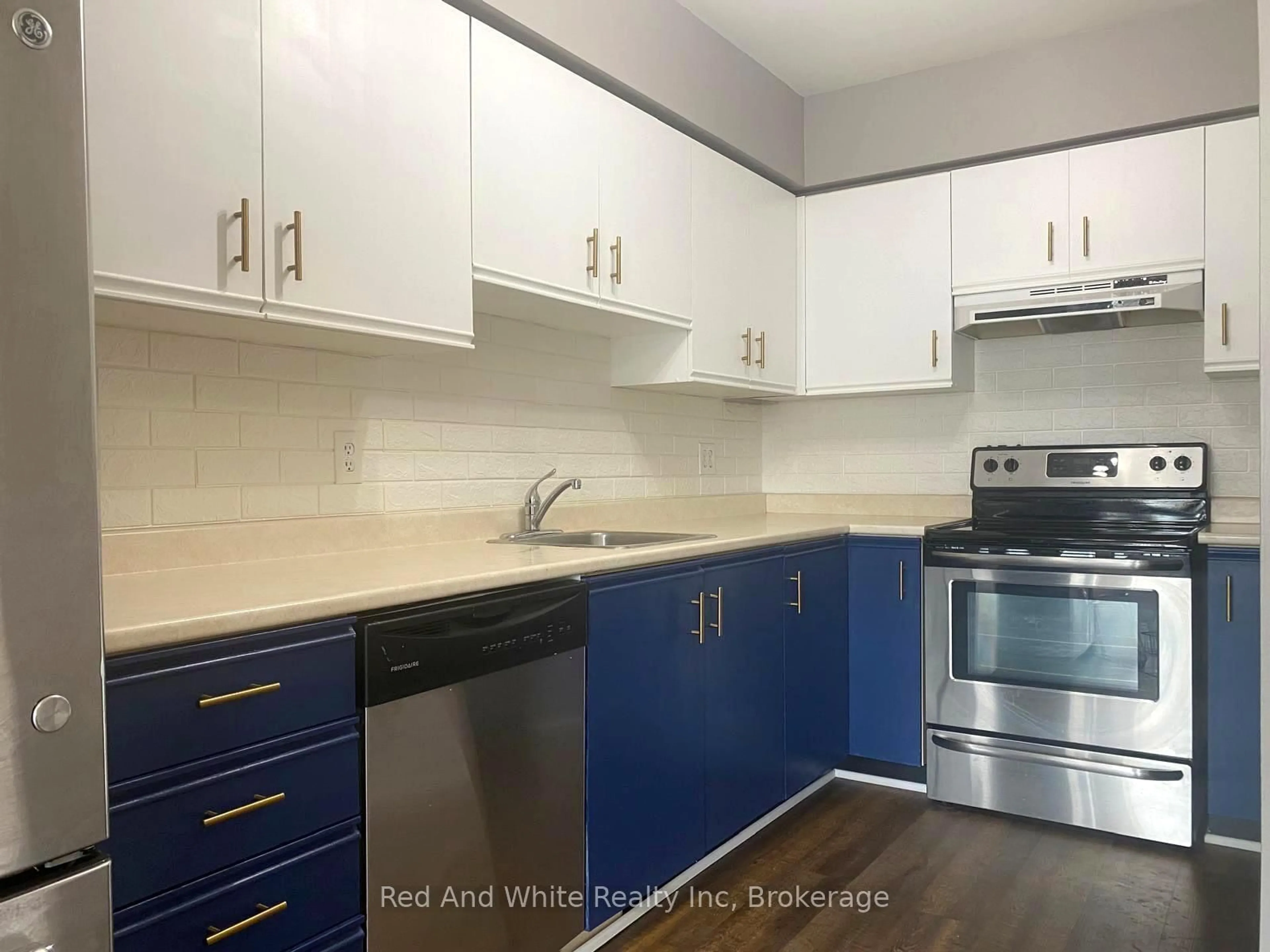 Standard kitchen, unknown for 36 James St #510, Hamilton Ontario L8P 4W4