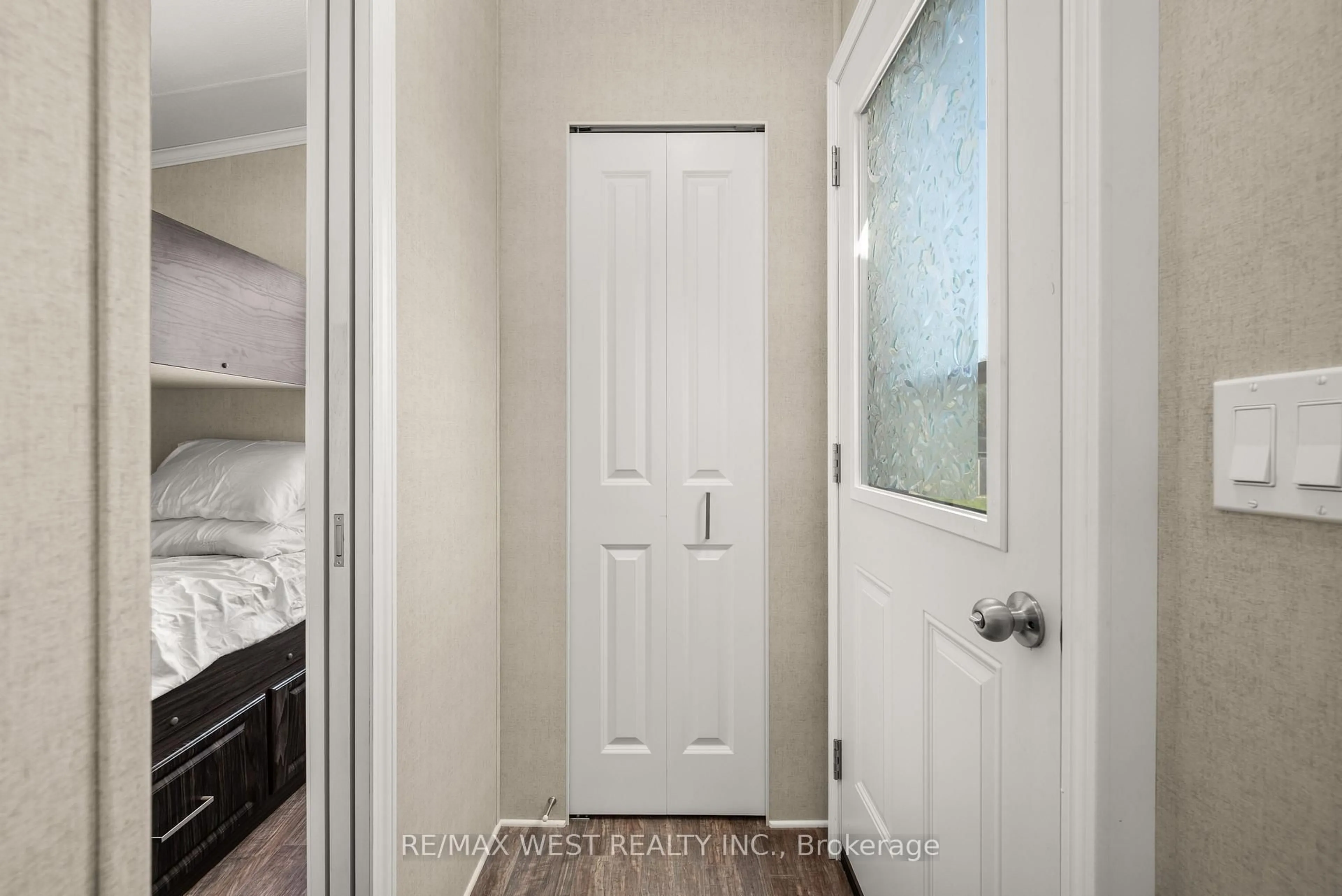 Indoor entryway for 657 Thunder Bridge Rd #WV 2, Kawartha Lakes Ontario K9V 4R1