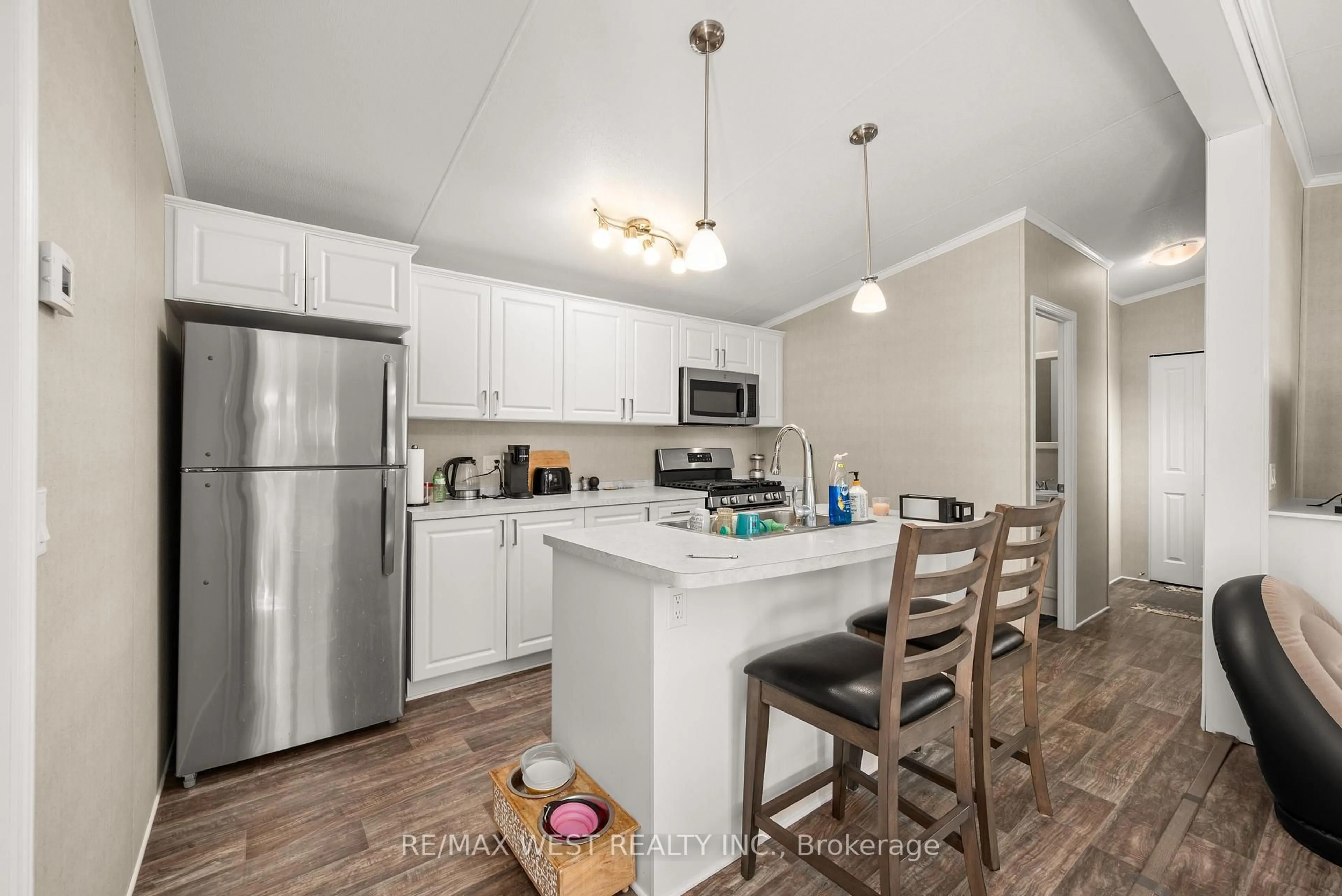 Open concept kitchen, unknown for 657 Thunder Bridge Rd #WV 2, Kawartha Lakes Ontario K9V 4R1