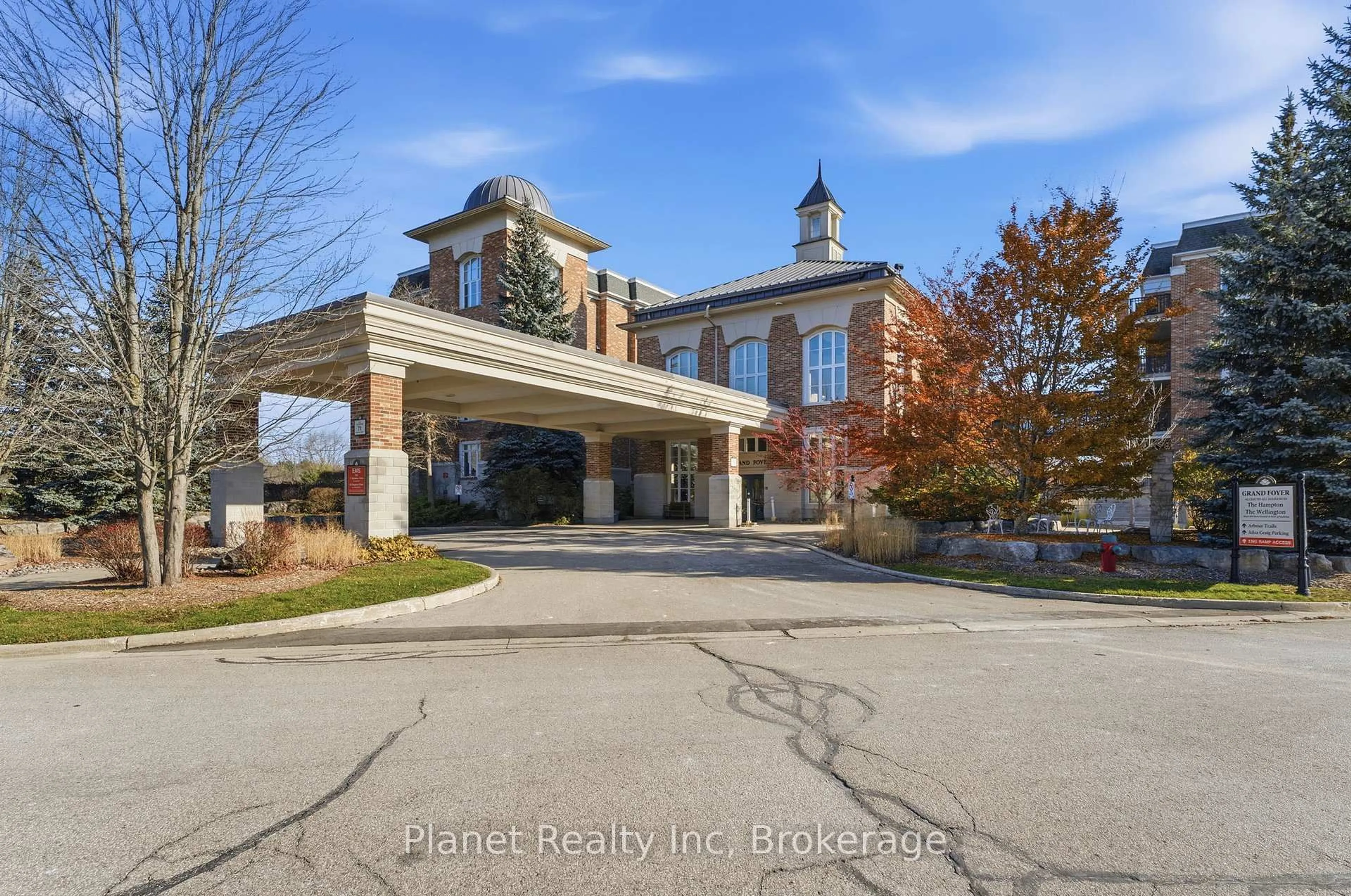 Indoor foyer for 65 BAYBERRY Dr #305, Guelph Ontario N1G 5K8