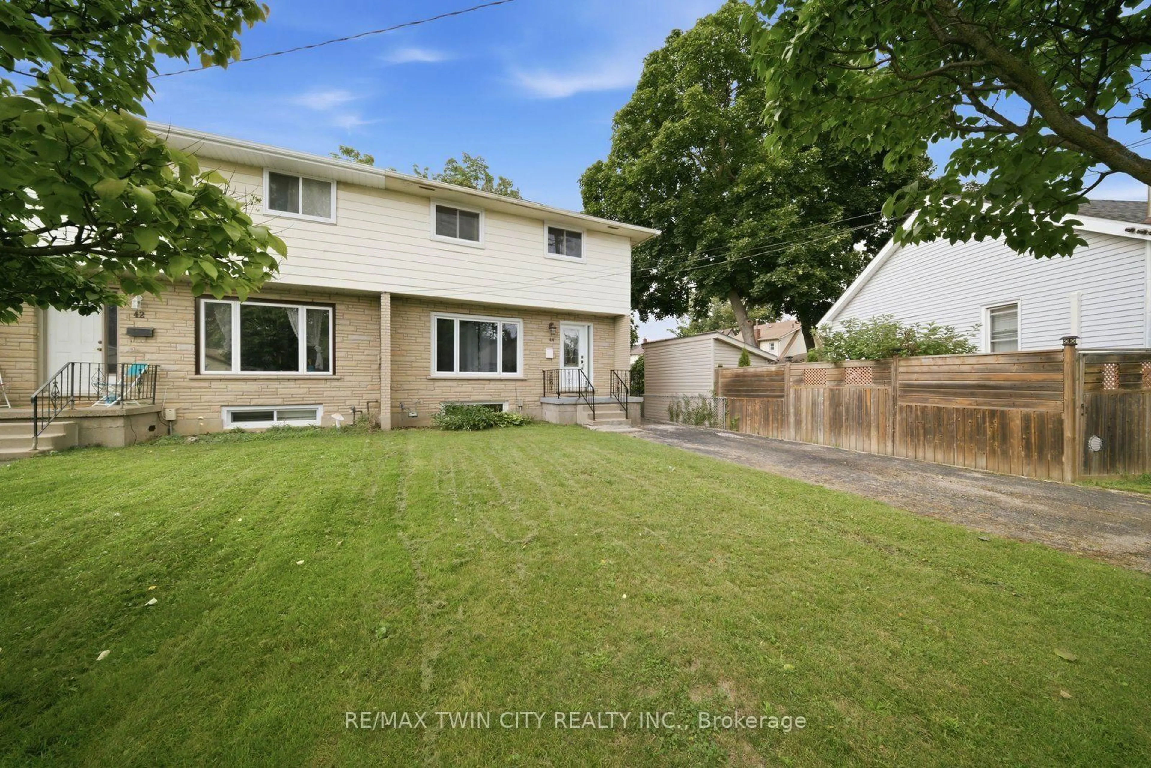 A pic from outside/outdoor area/front of a property/back of a property/a pic from drone, street for 44 Stanley St, Brantford Ontario N3S 7K8