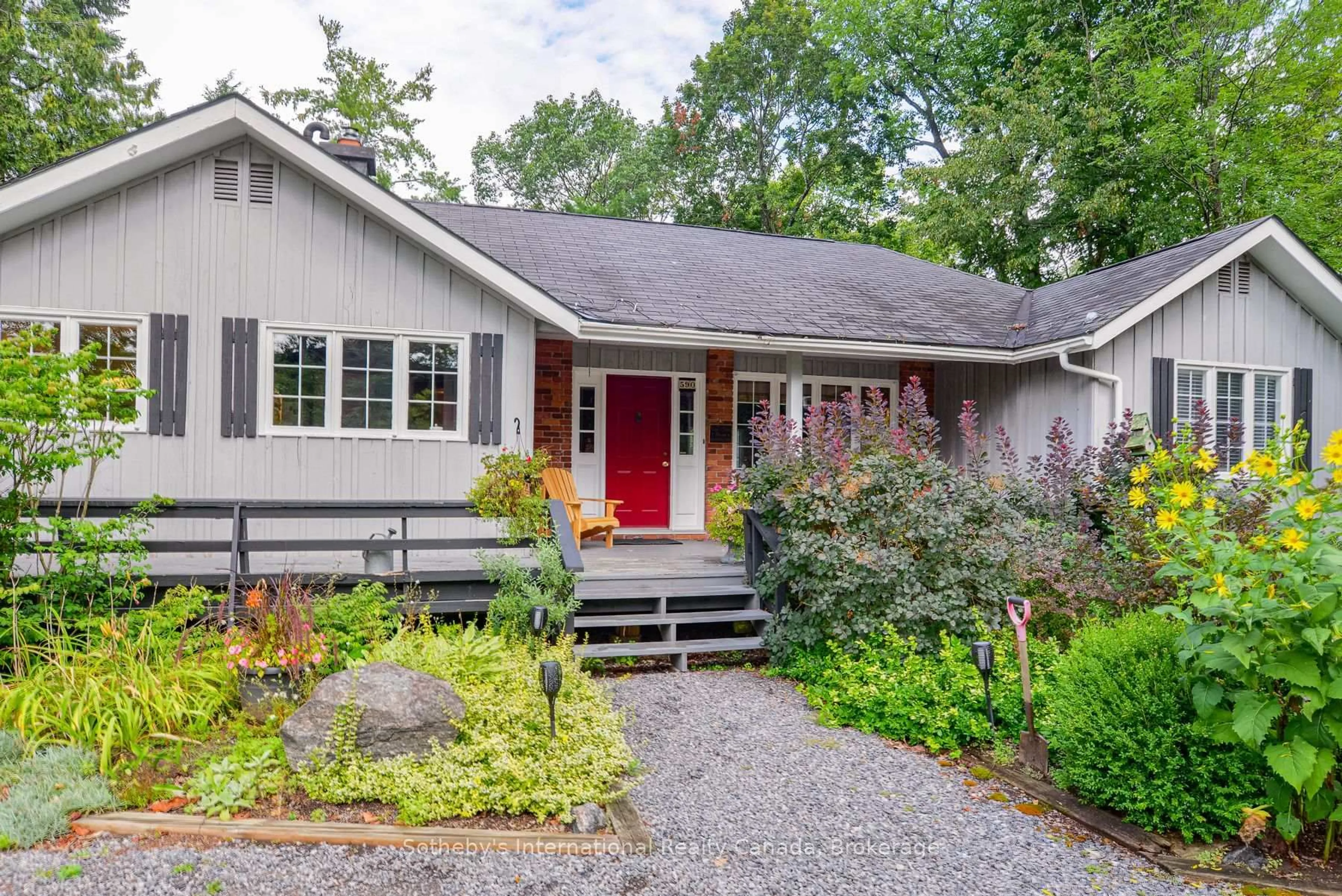 Home with brick exterior material, street for 590 Hotchkiss St, Gravenhurst Ontario P1P 1H8