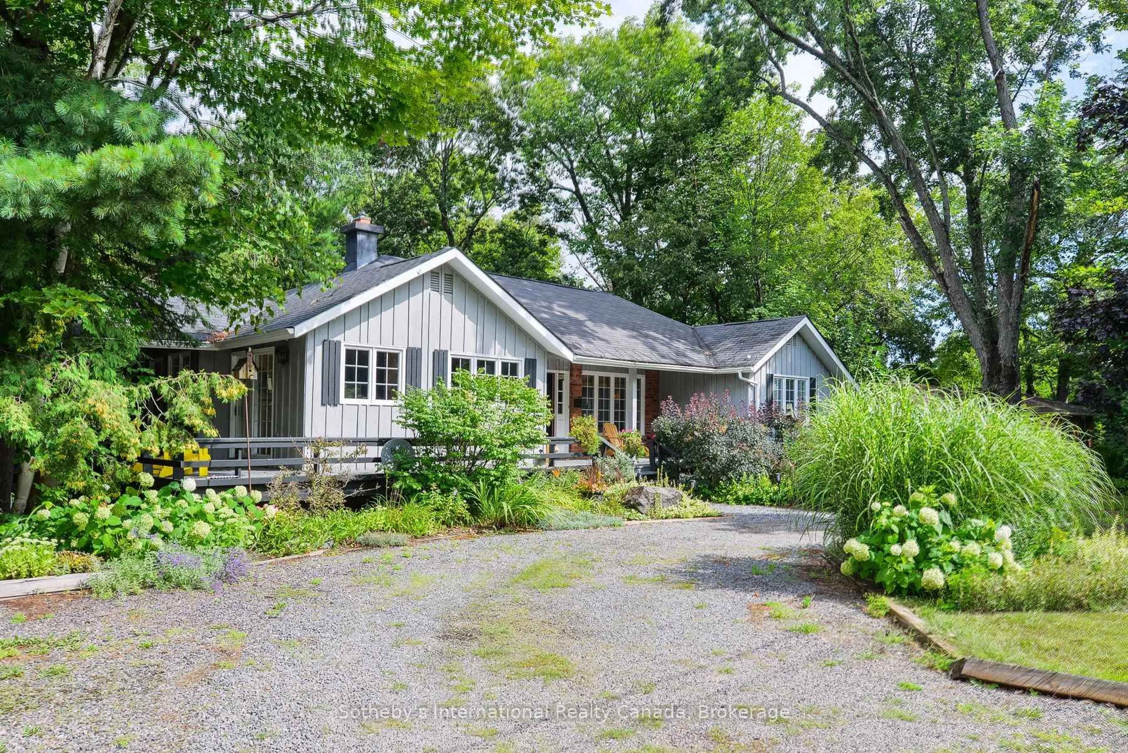 Patio, street for 590 Hotchkiss St, Gravenhurst Ontario P1P 1H8