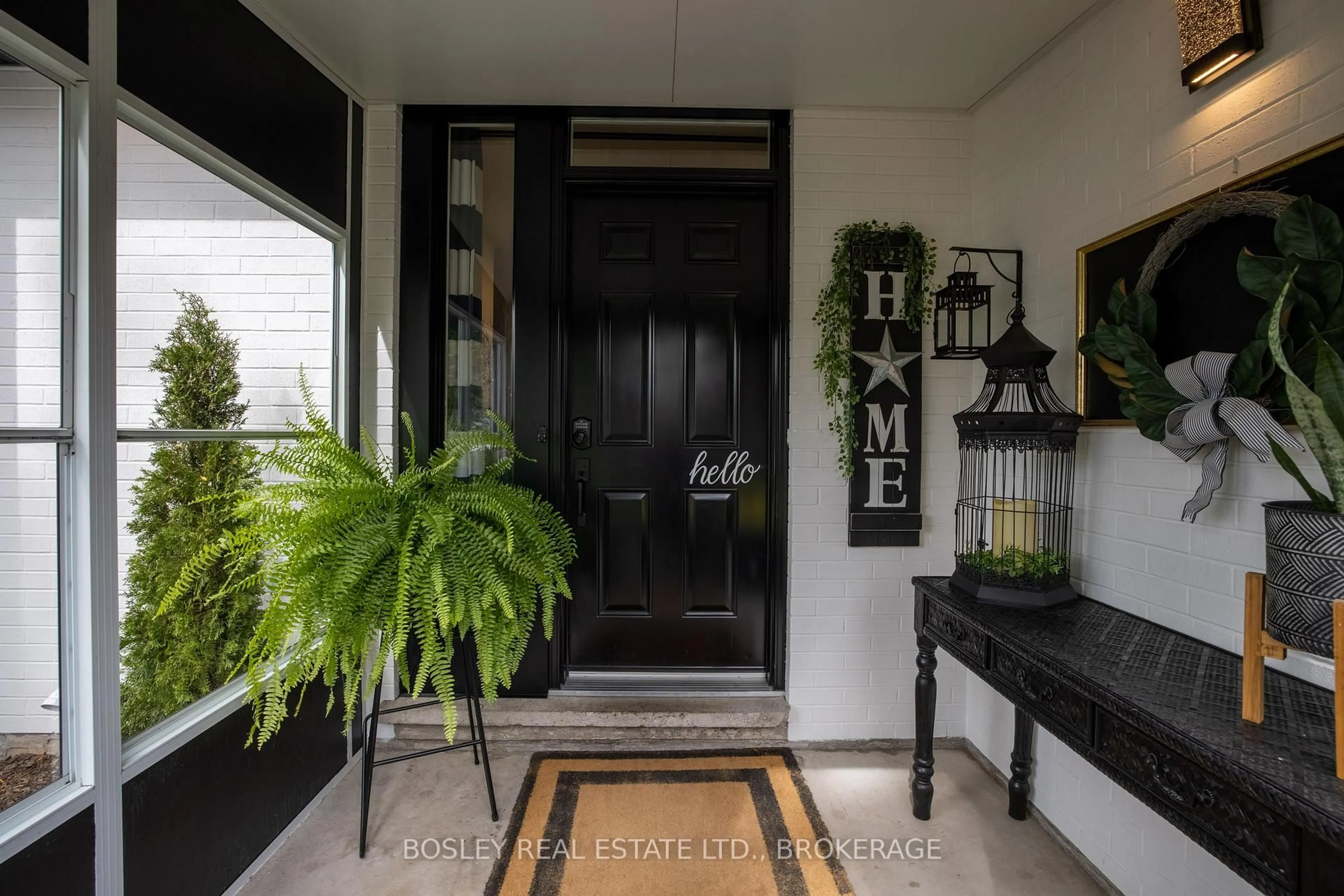 Indoor entryway for 4148 DORCHESTER Rd, Niagara Falls Ontario L2E 6N2