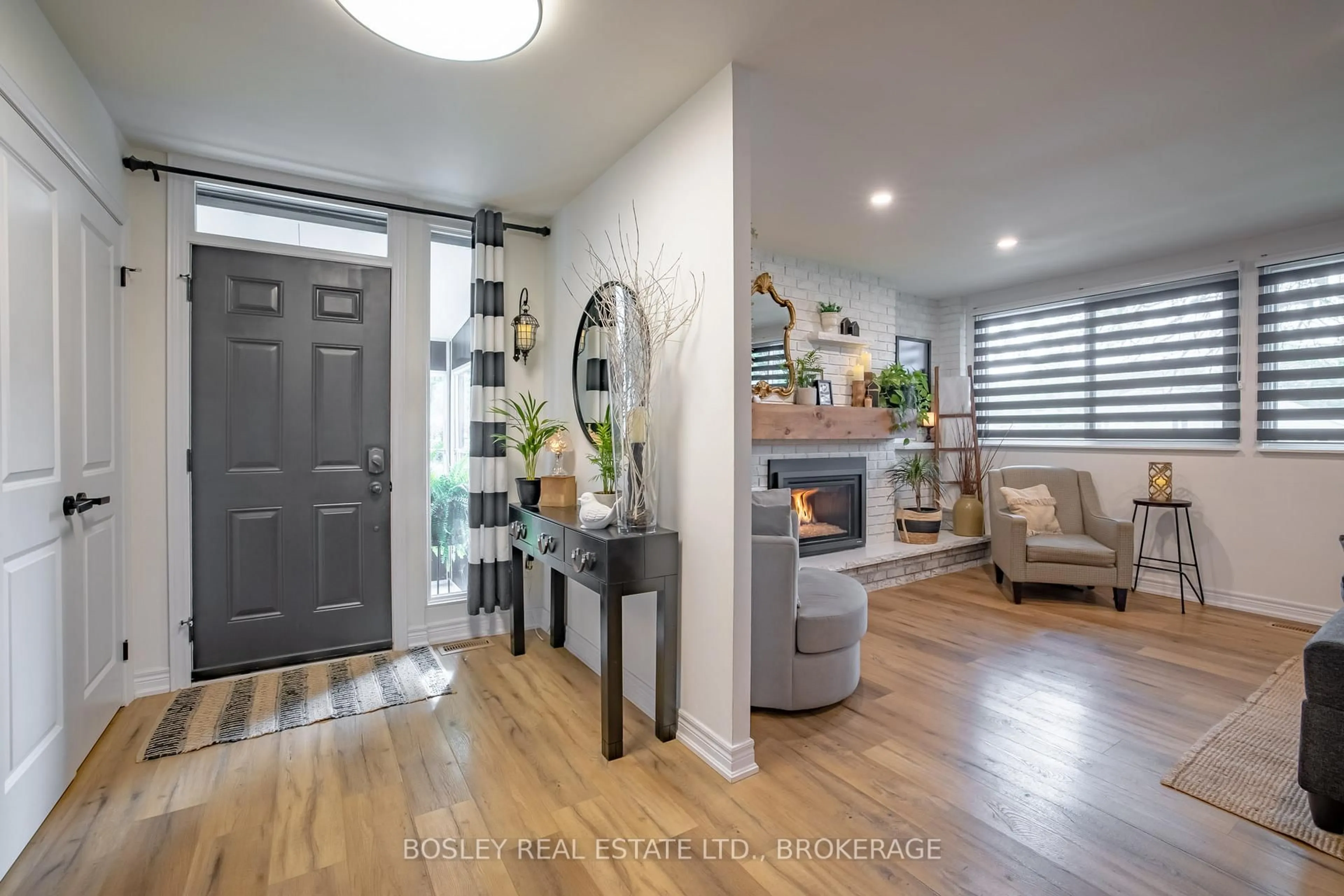 Indoor entryway for 4148 DORCHESTER Rd, Niagara Falls Ontario L2E 6N2