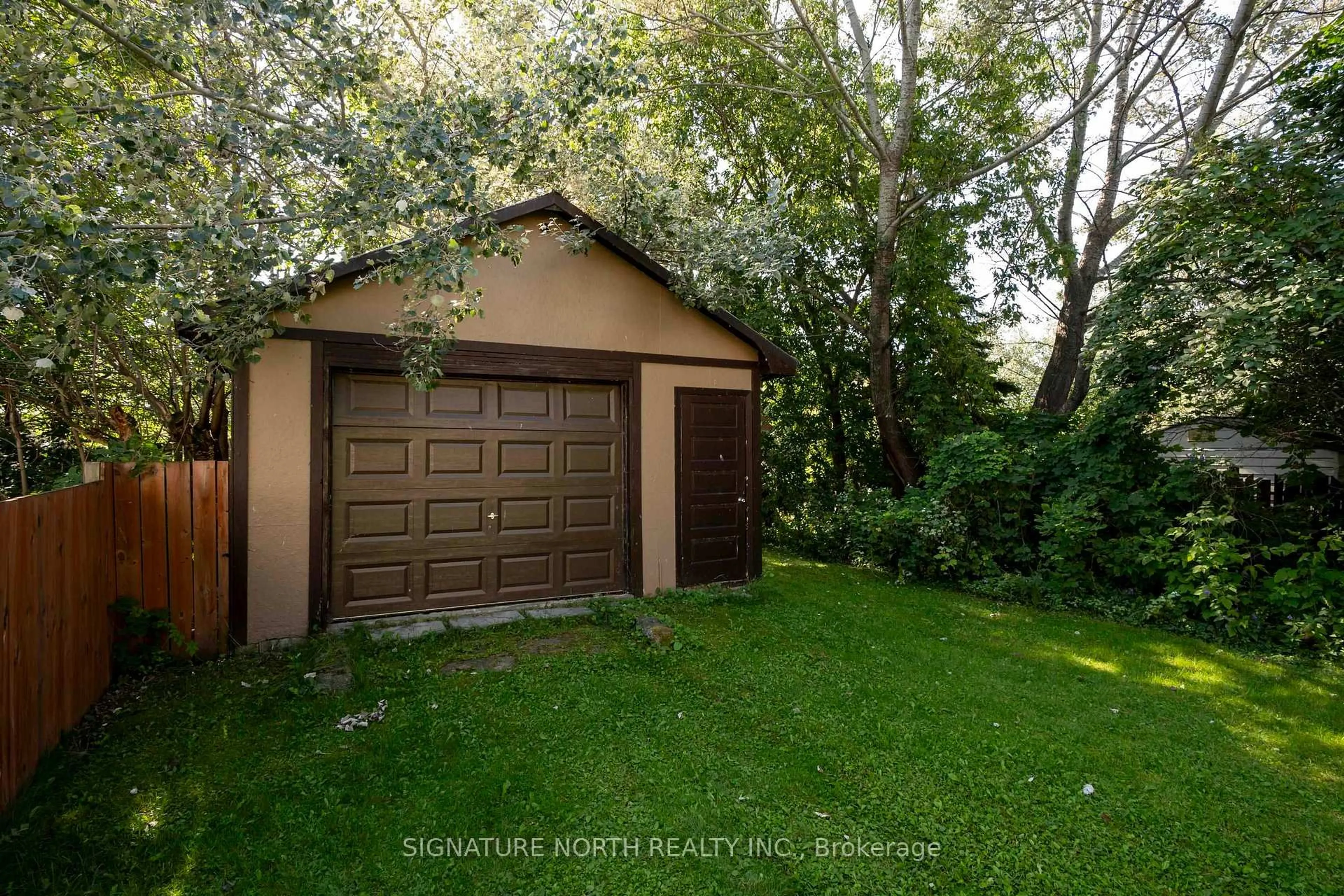 Shed for 105 Machar Ave, Thunder Bay Ontario P7B 2Y5