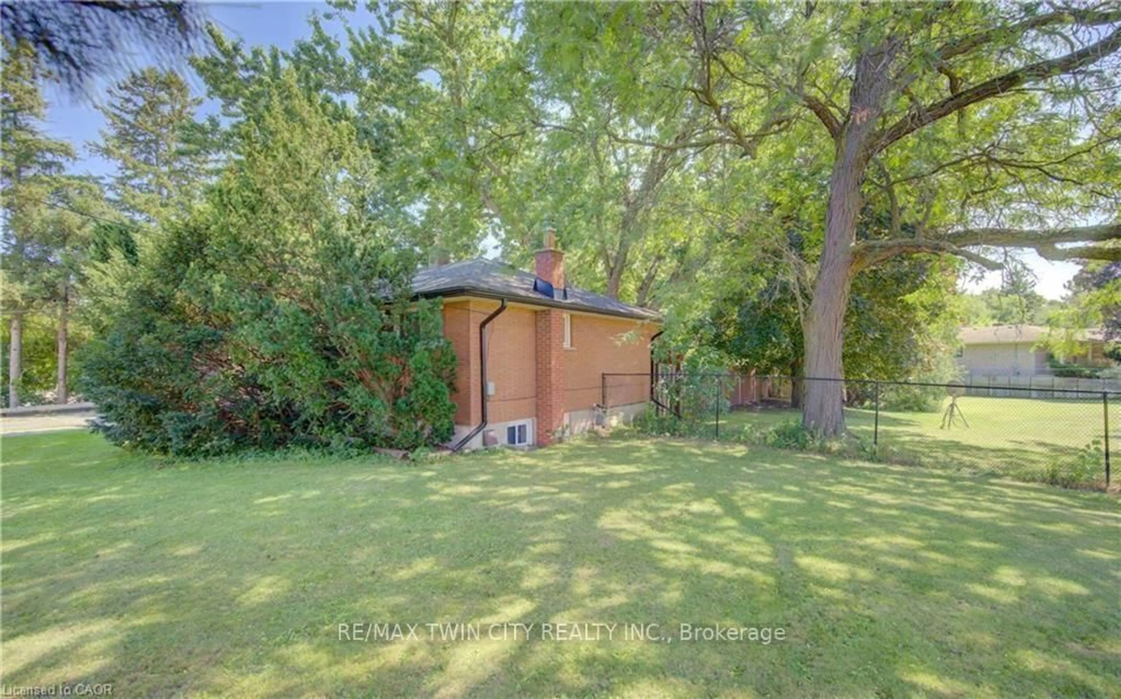 Shed for 9 Rothsay Ave, Kitchener Ontario N2B 3A2