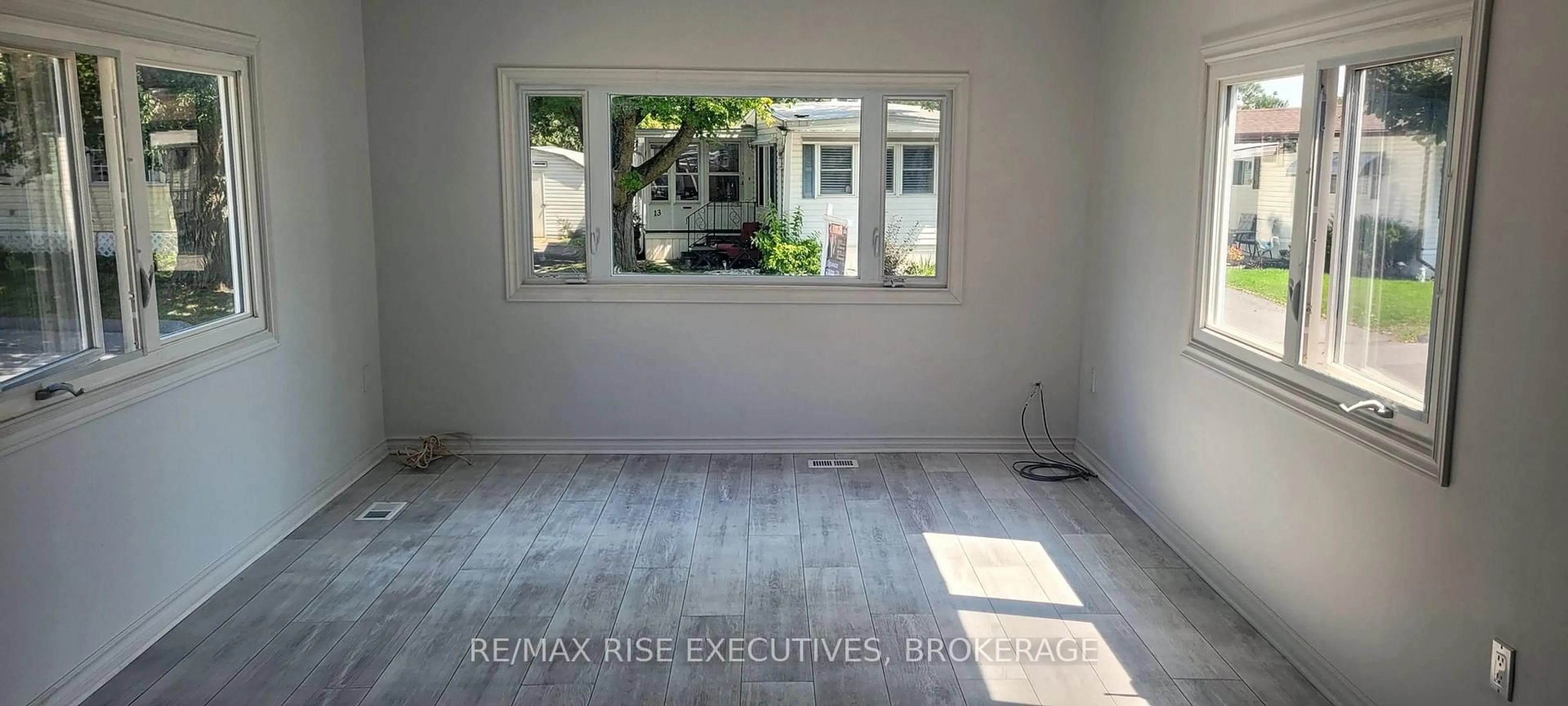 Indoor entryway for 12 Wentworth Dr, Kingston Ontario K7K 5C9