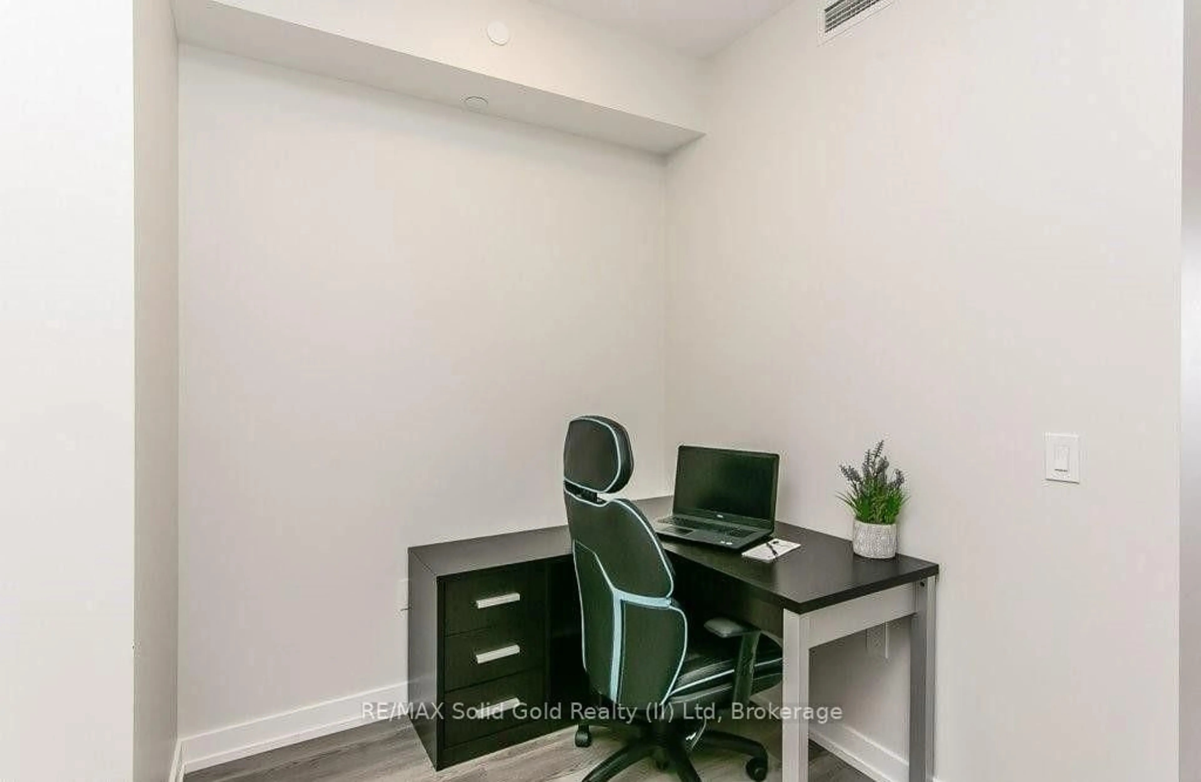 A pic of a room for 5 WELLINGTON St #1607, Kitchener Ontario N0G 0E3