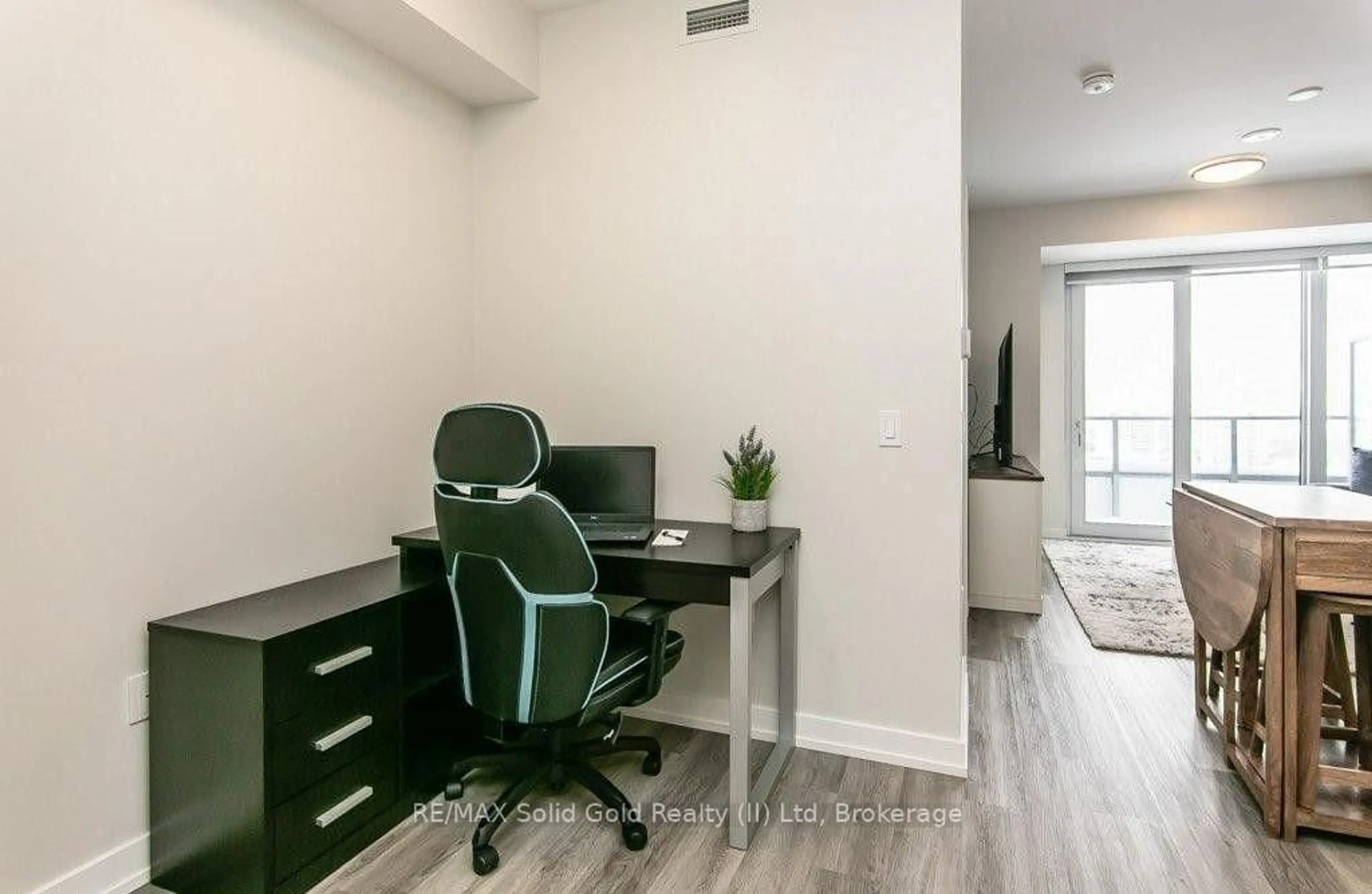 A pic of a room for 5 WELLINGTON St #1607, Kitchener Ontario N0G 0E3