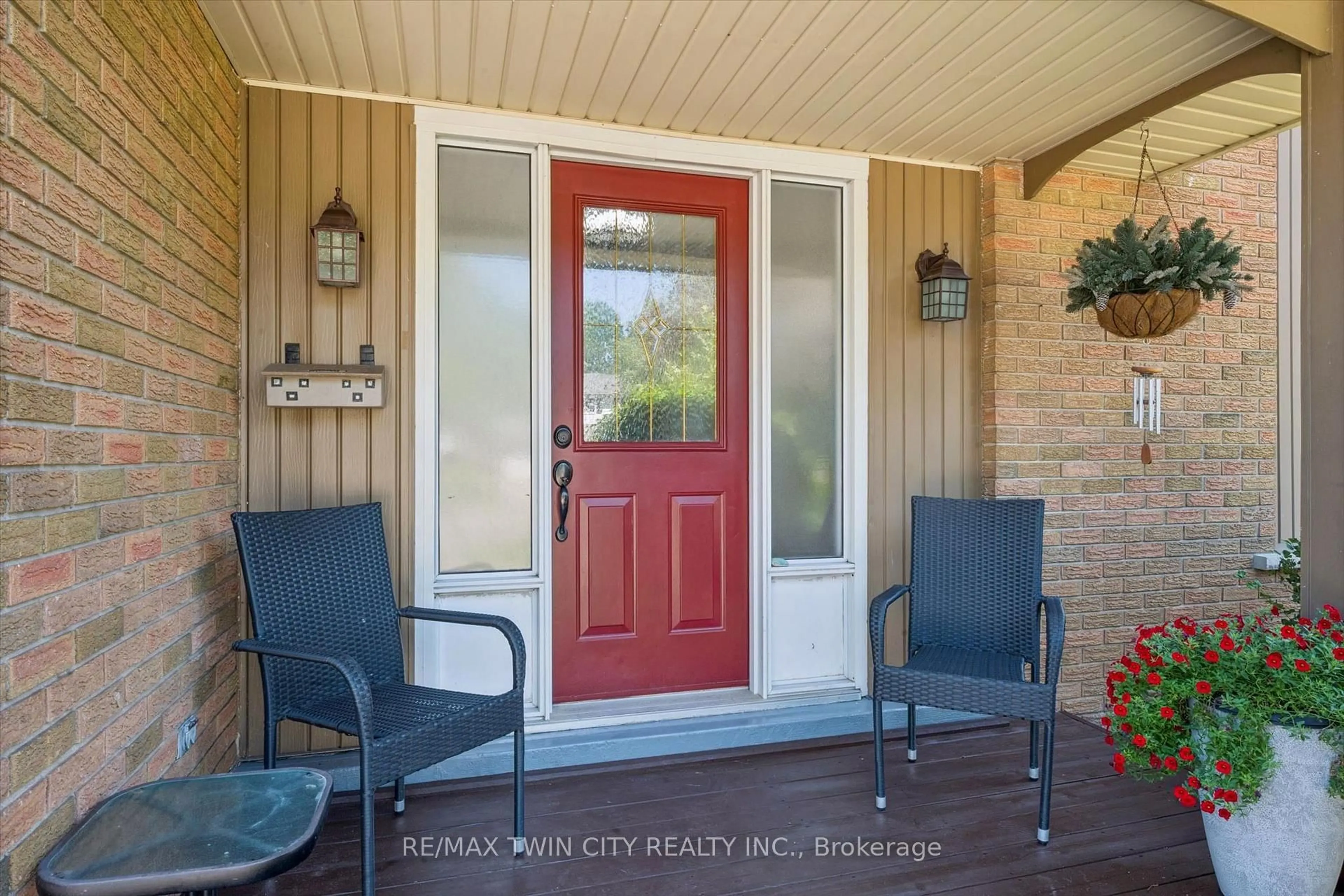 Indoor entryway for 19 Mcgarry Dr, Kitchener Ontario N2N 1A3