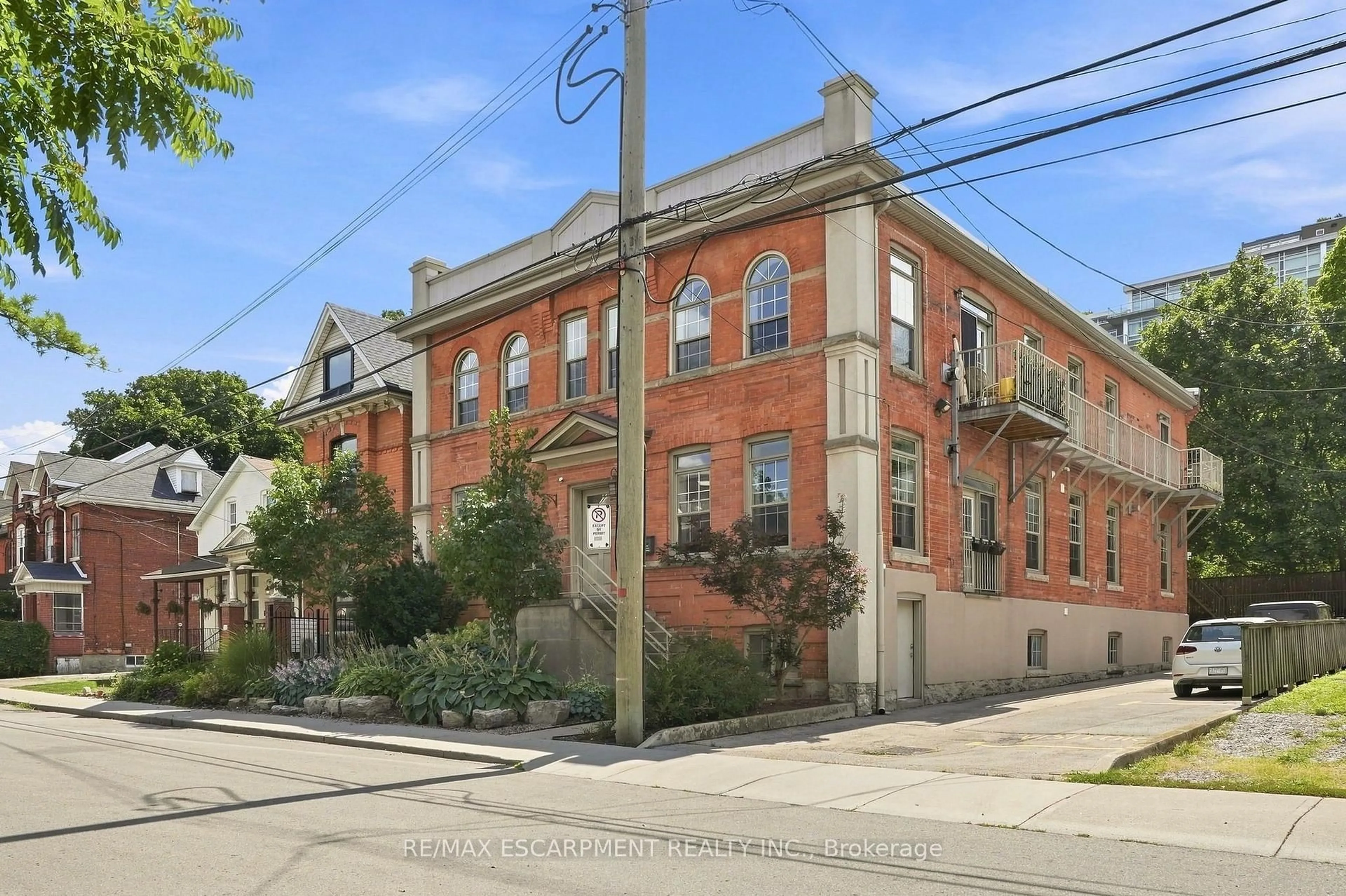 Home with brick exterior material, street for 54 Alanson St #202, Hamilton Ontario L8N 1W5