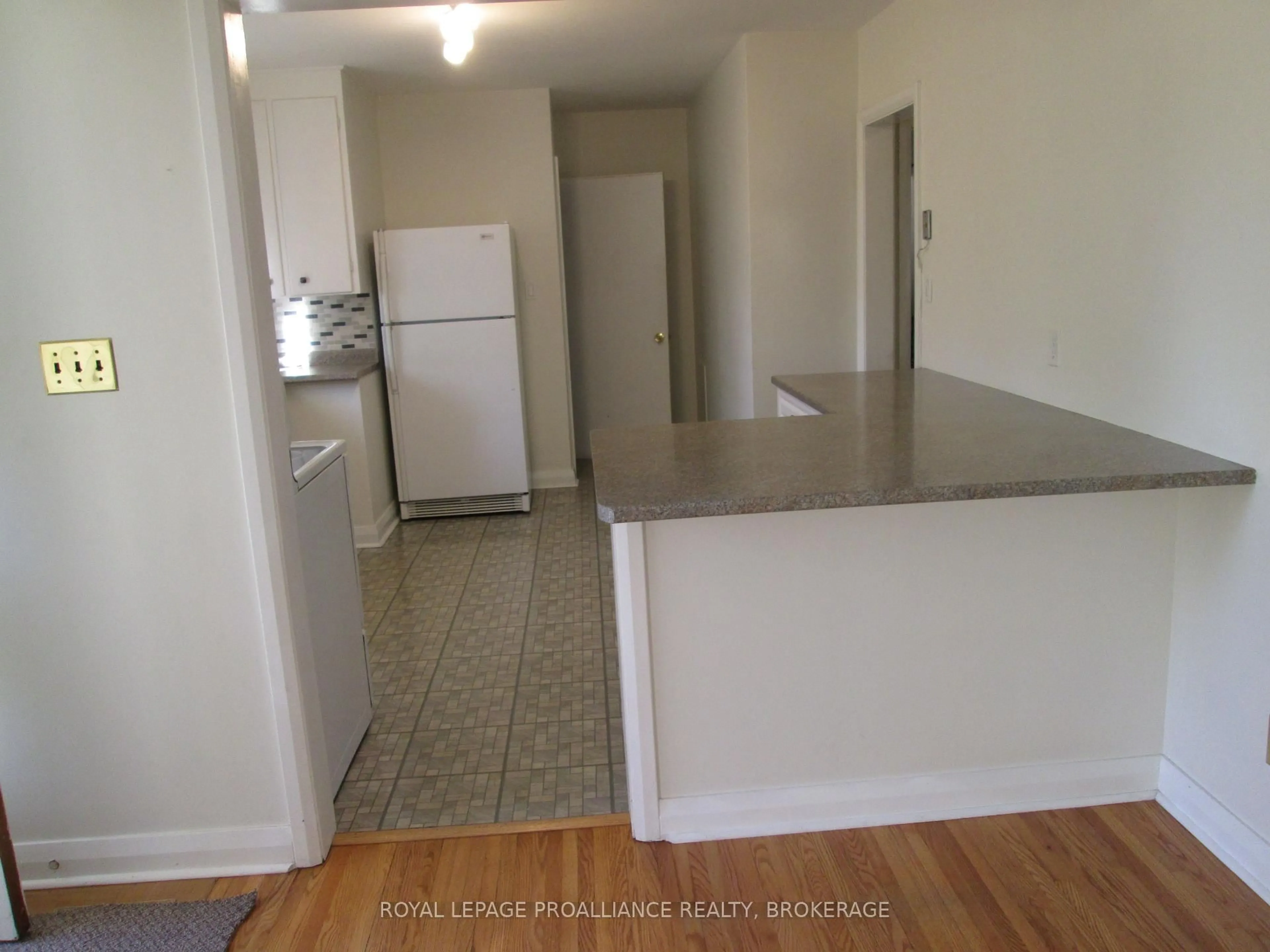 Standard kitchen, unknown for 50 Campbell Cres, Kingston Ontario K7M 1Z5