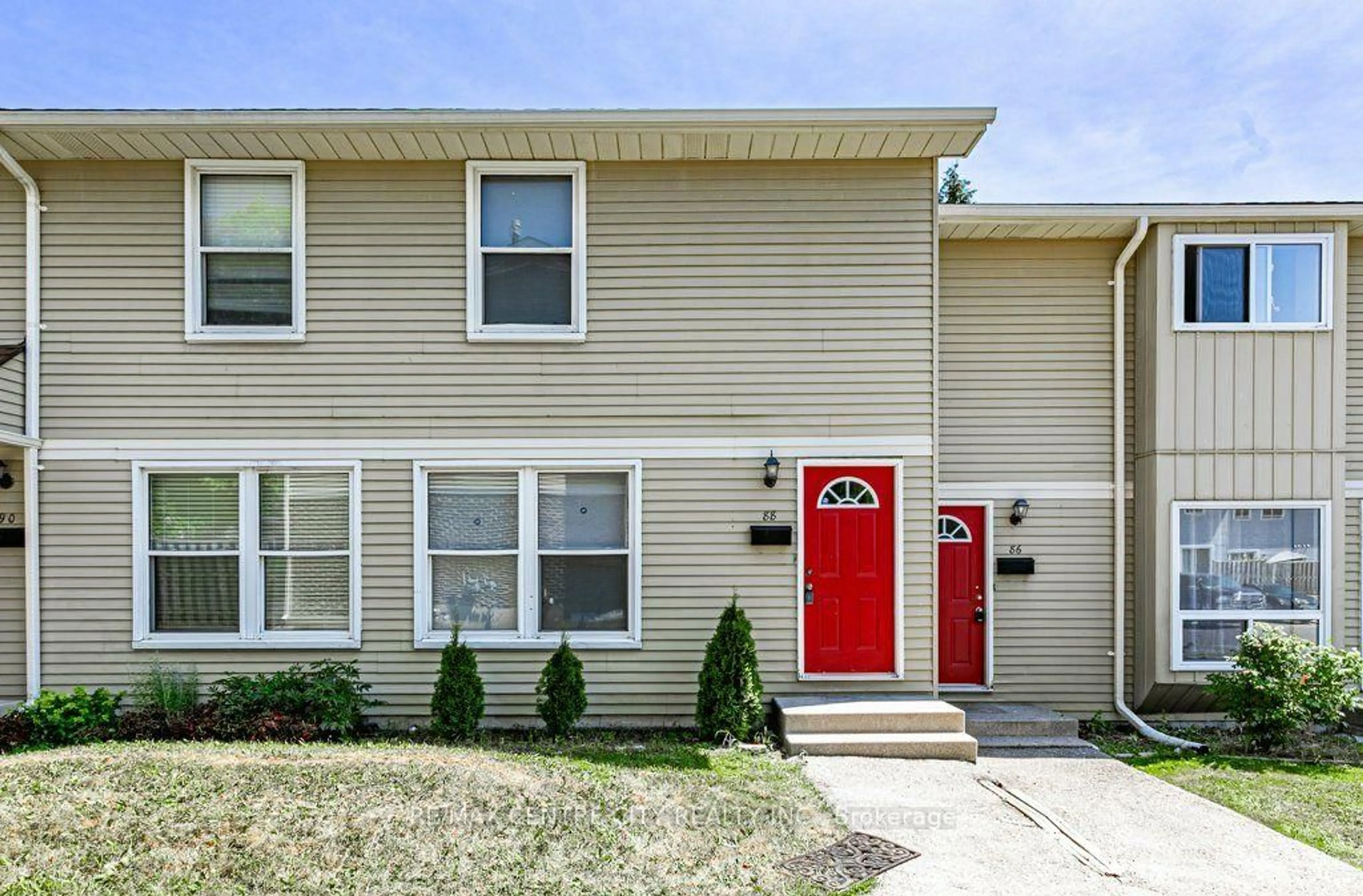 Home with vinyl exterior material, street for 70 Fiddlers Green Rd #88, London North Ontario N6H 4R4