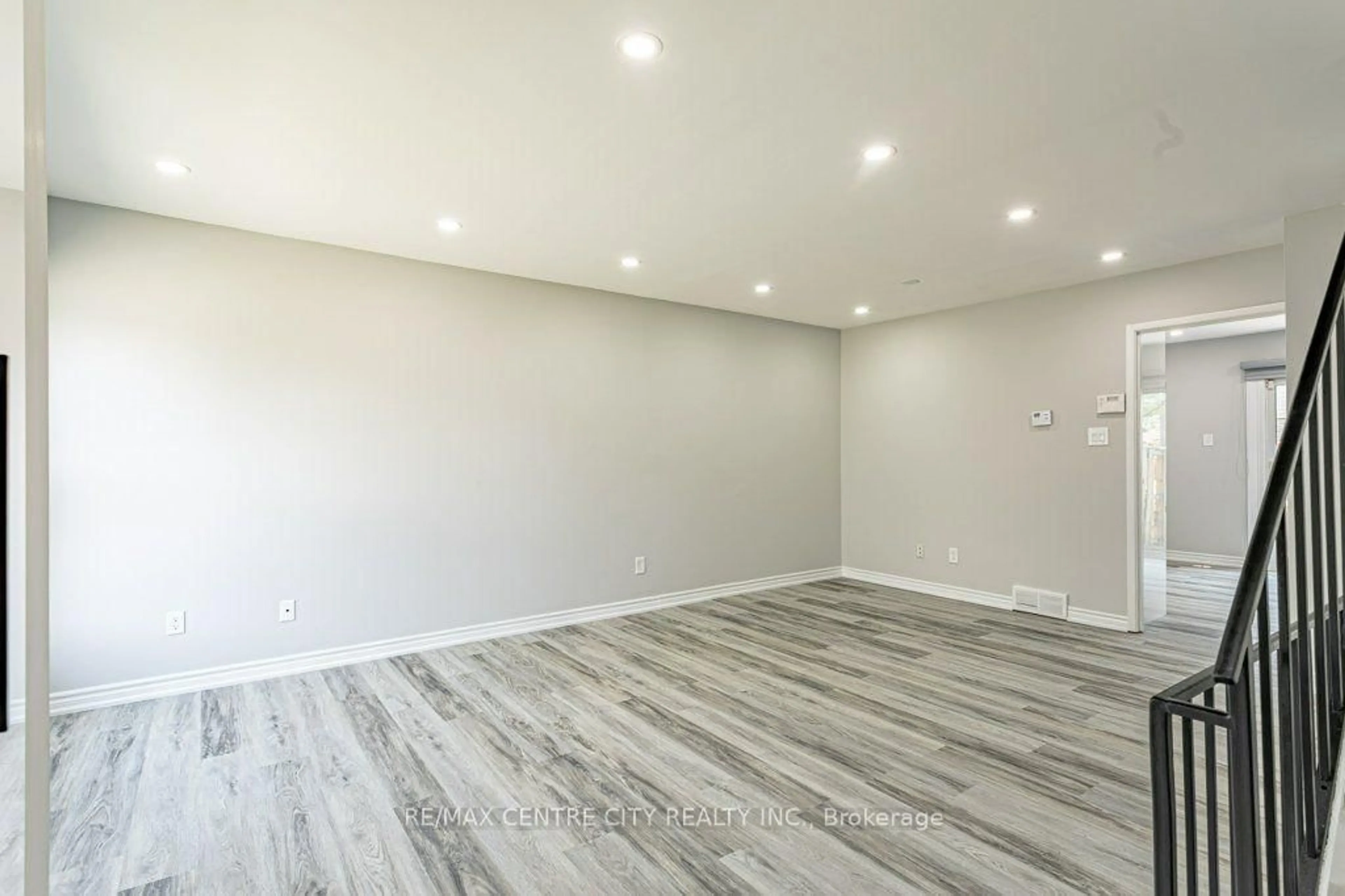 A pic of a room for 70 Fiddlers Green Rd #88, London North Ontario N6H 4R4