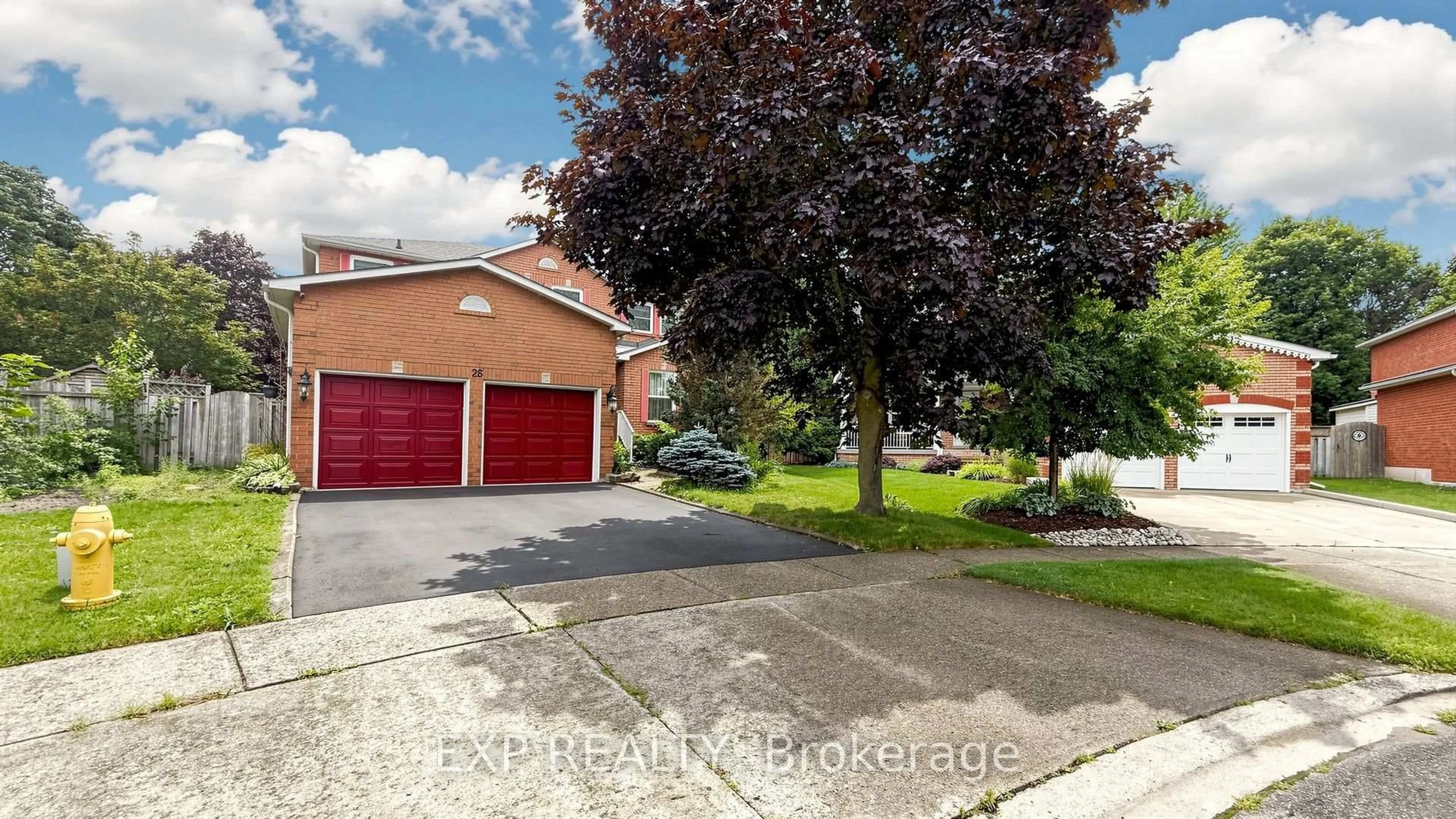 A pic from outside/outdoor area/front of a property/back of a property/a pic from drone, street for 28 Hurlbut Pl, Cambridge Ontario N1T 1L6