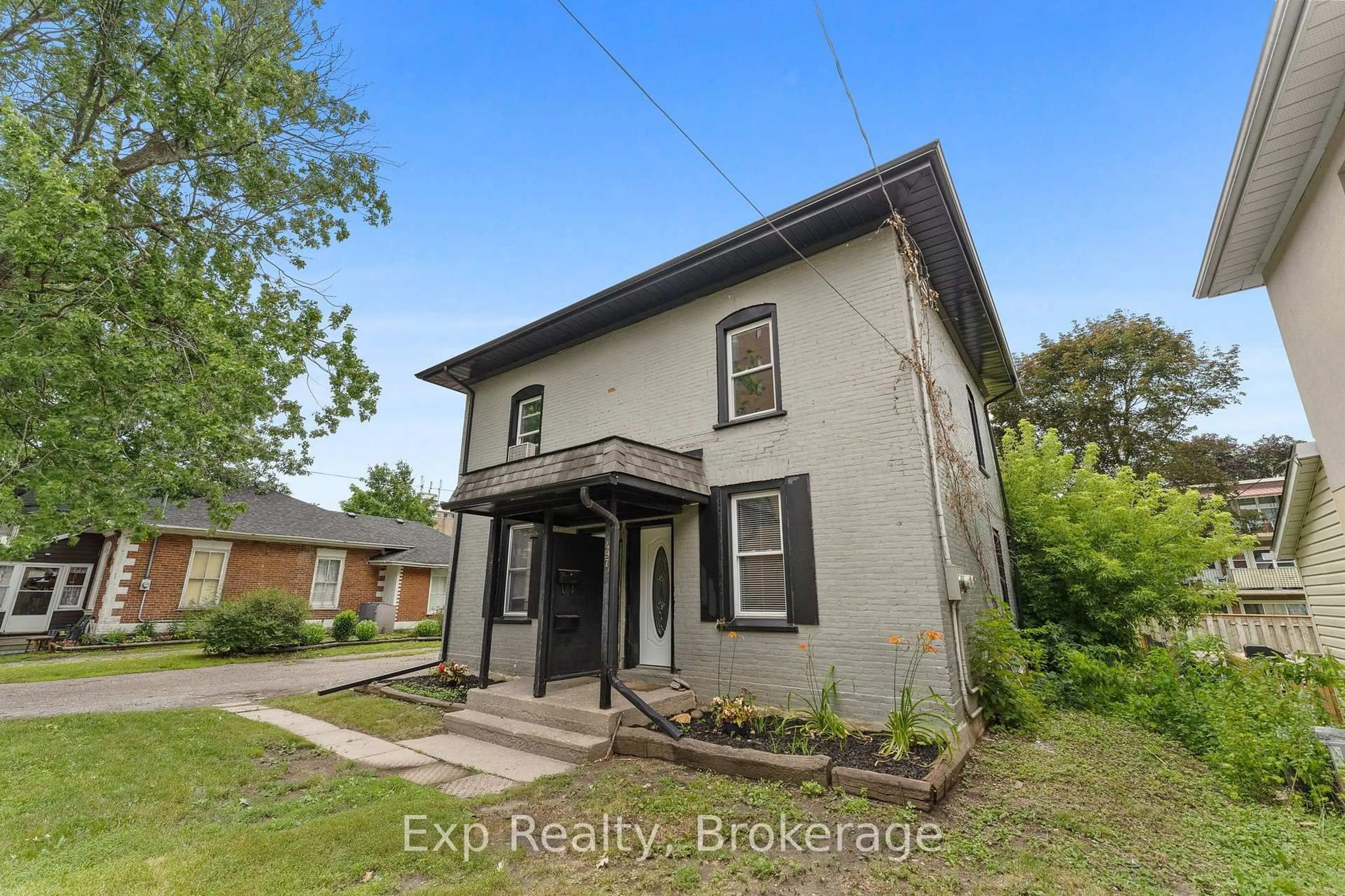 A pic from outside/outdoor area/front of a property/back of a property/a pic from drone, building for 497 Donegal St, Peterborough Ontario K9H 4L9