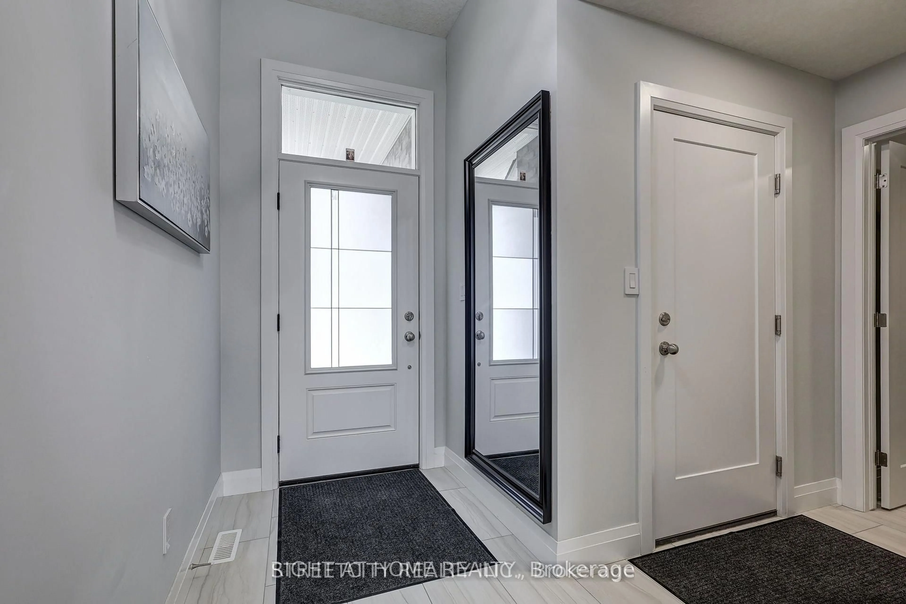 Indoor entryway for 95 Optimist Dr, Southwold Ontario N5P 3T2